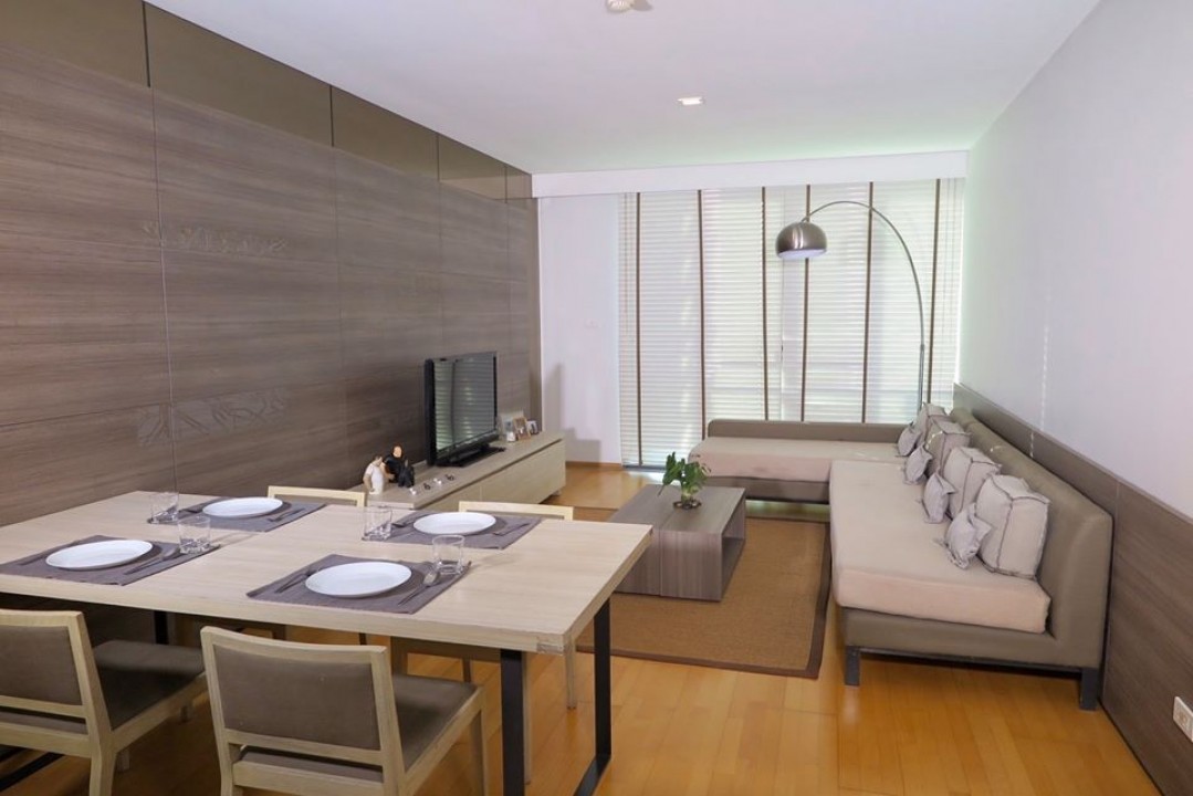Simply modern 2 bedrooms close to Ekamai BTS
