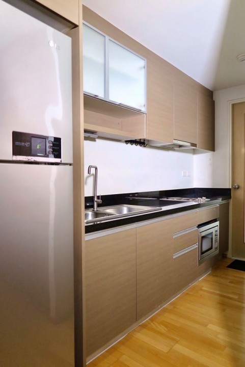 Simply modern 2 bedrooms close to Ekamai BTS