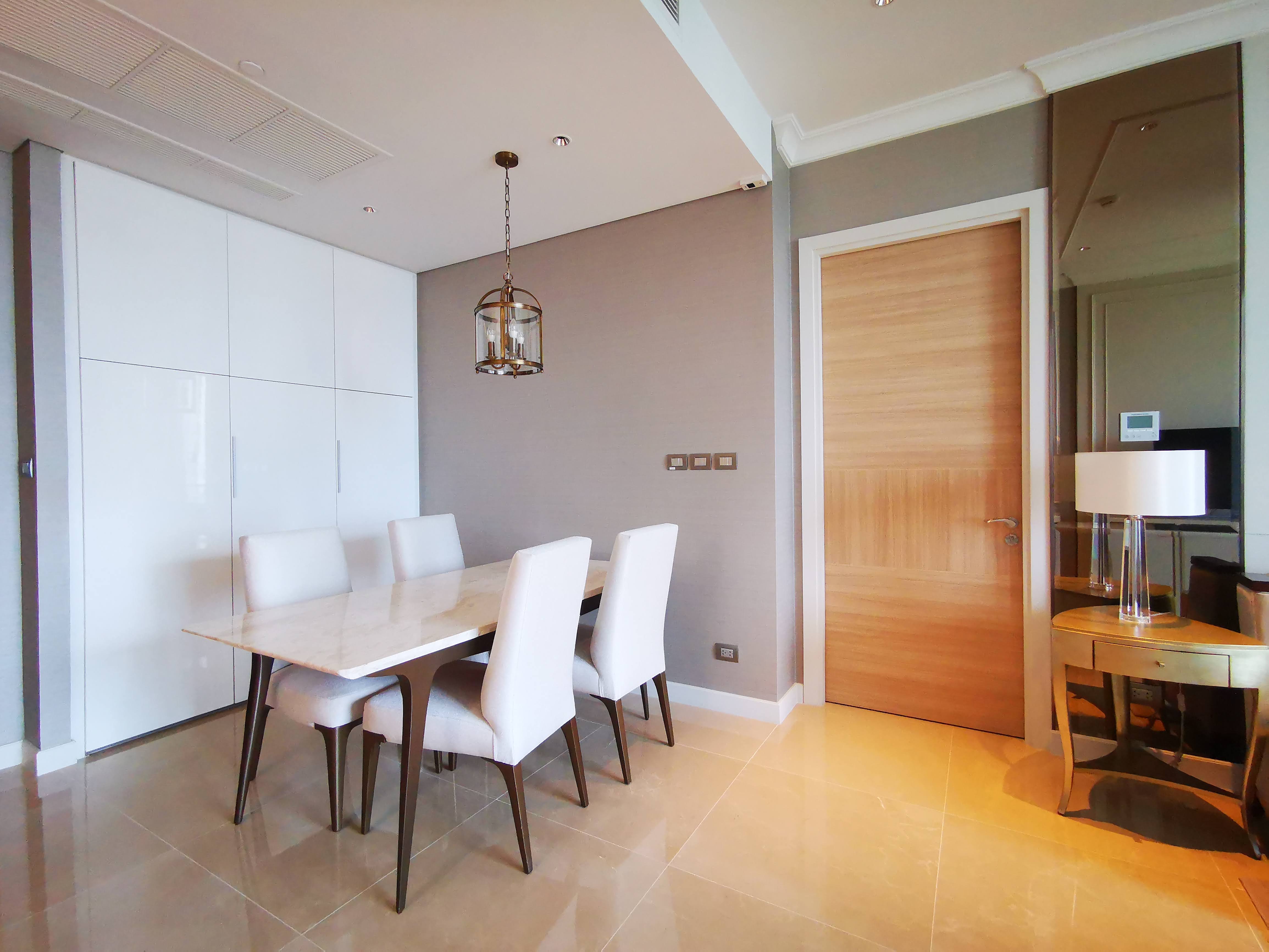 2 Beds Condo in Ploenchit