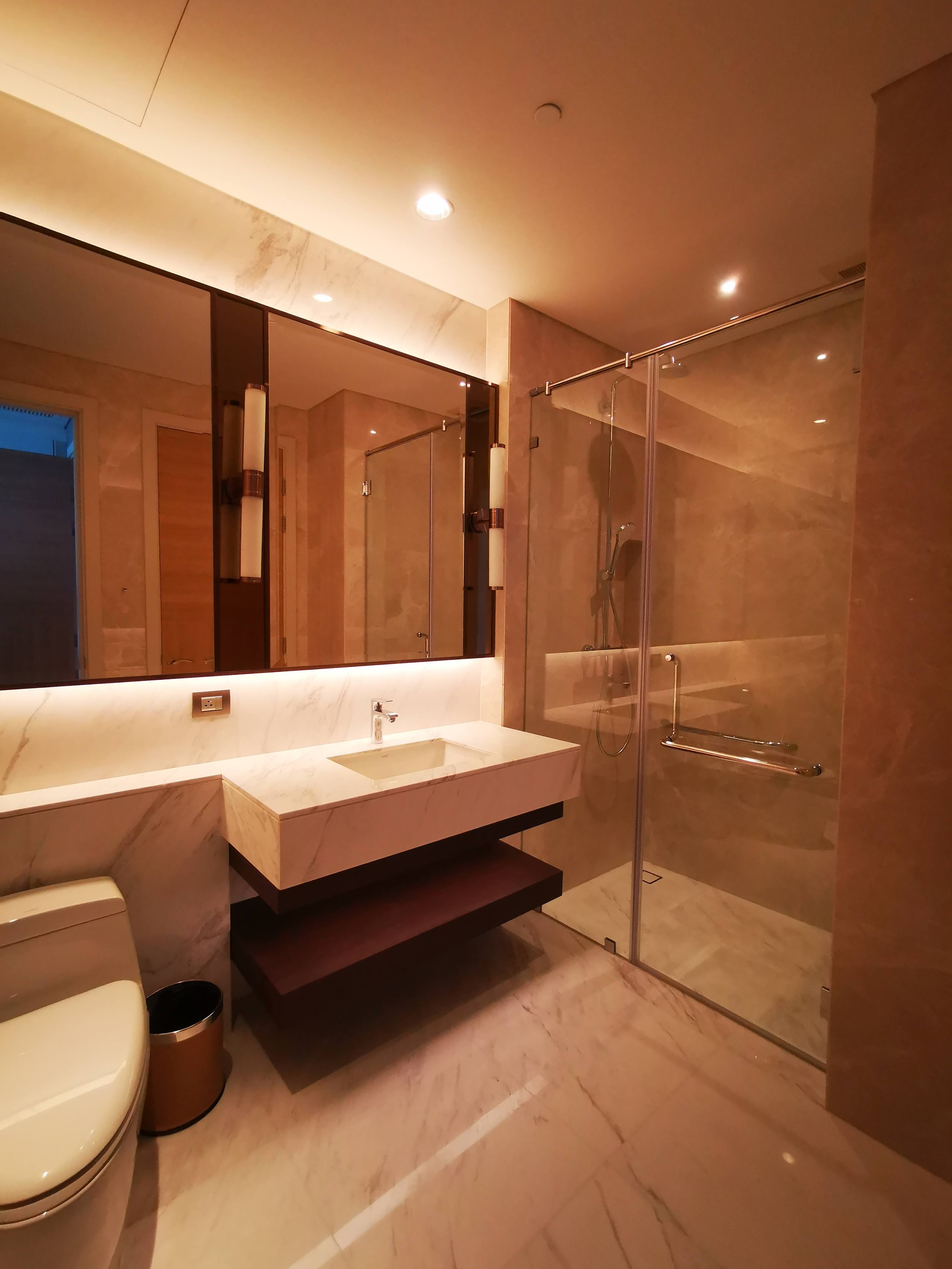 2 Beds Condo in Ploenchit