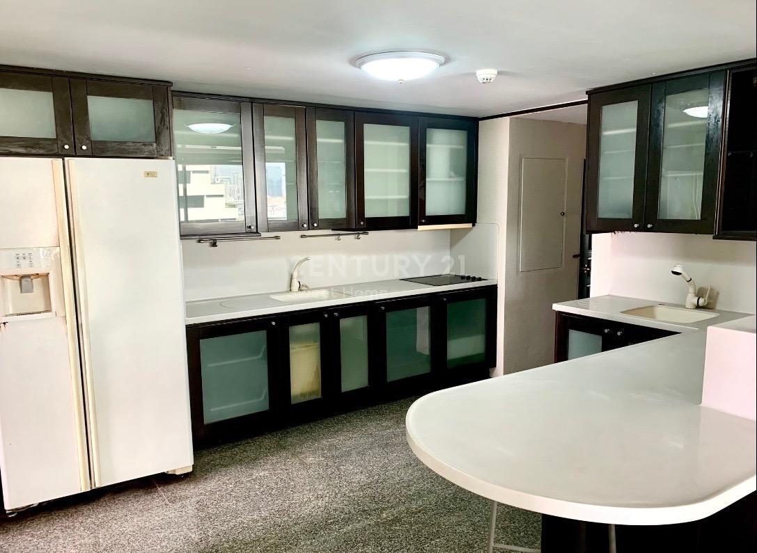 3 bedrooms For Sale in Phrom phong, Bangkok