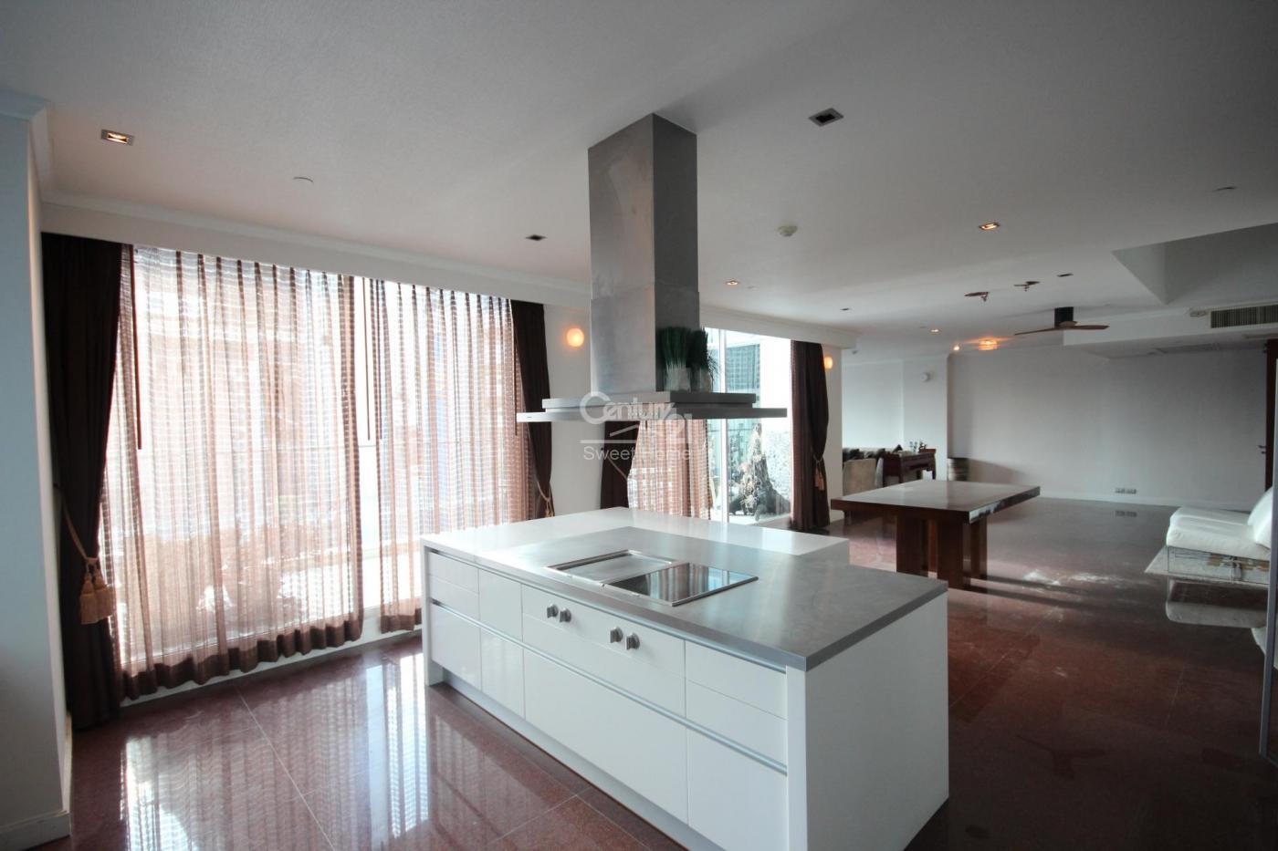 3 bedrooms For Rent in Phrom phong, Bangkok
