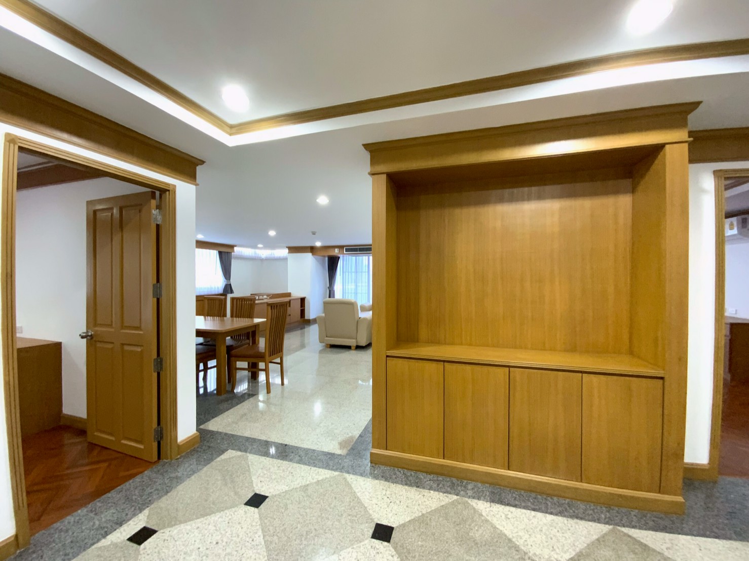 Supalai place, Sukhumvit 39 for sale and rent