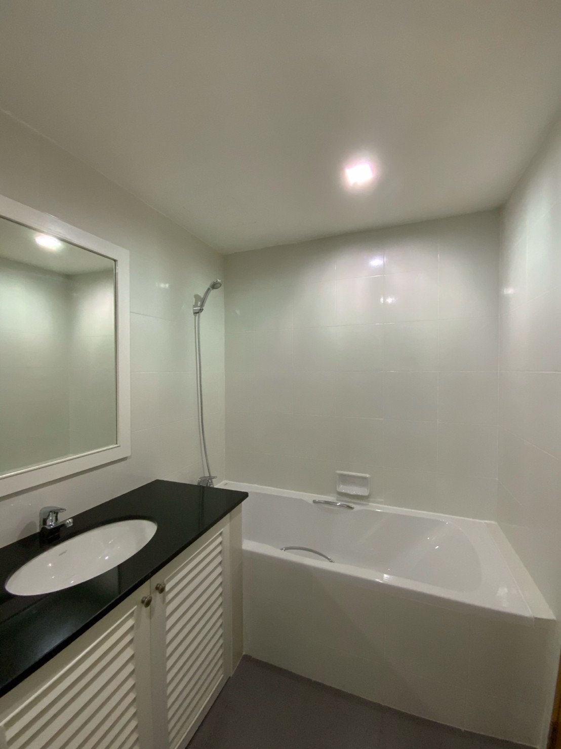 Supalai place, Sukhumvit 39 for sale and rent