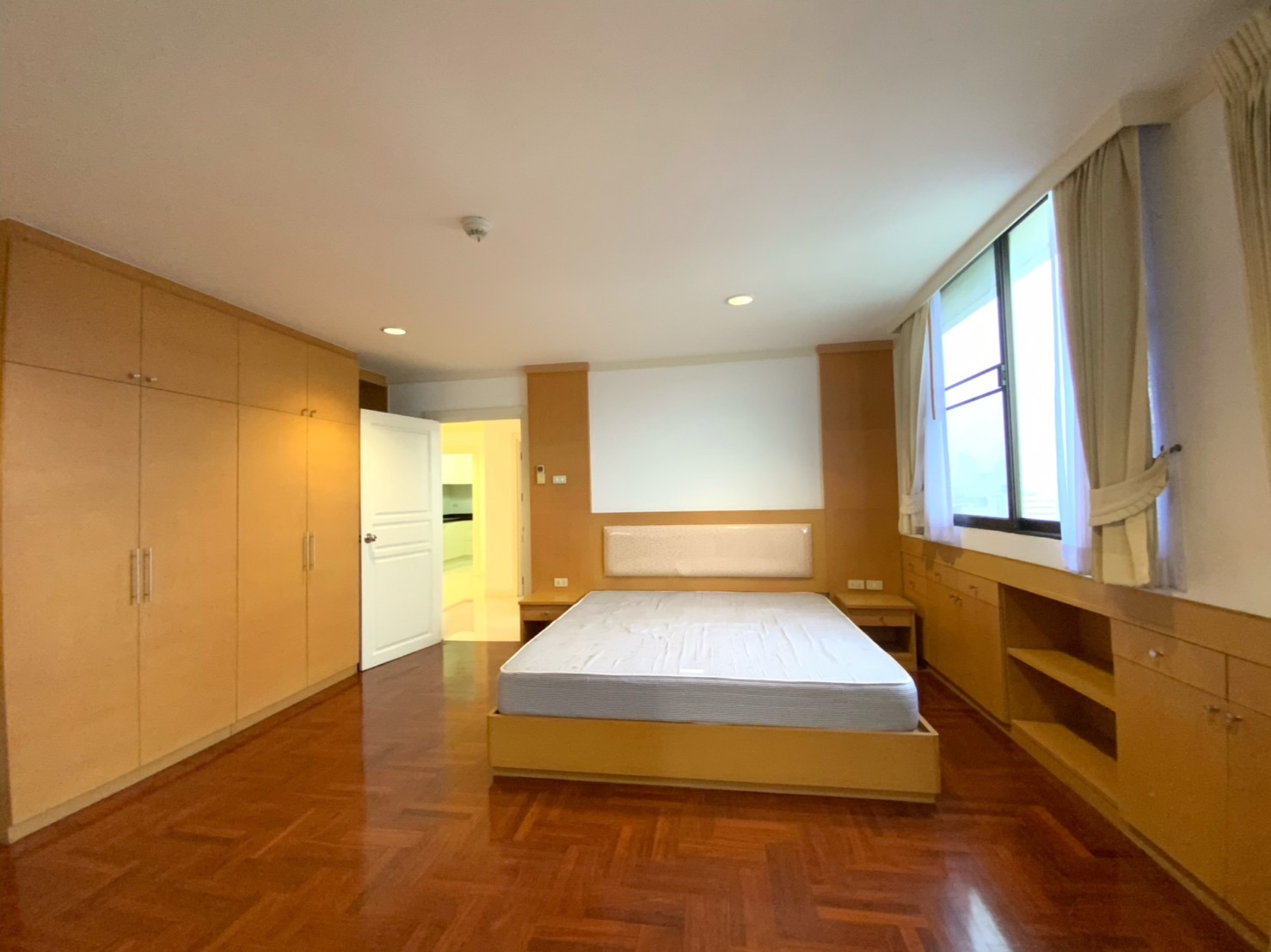 Supalai place, Sukhumvit 39 for sale and rent