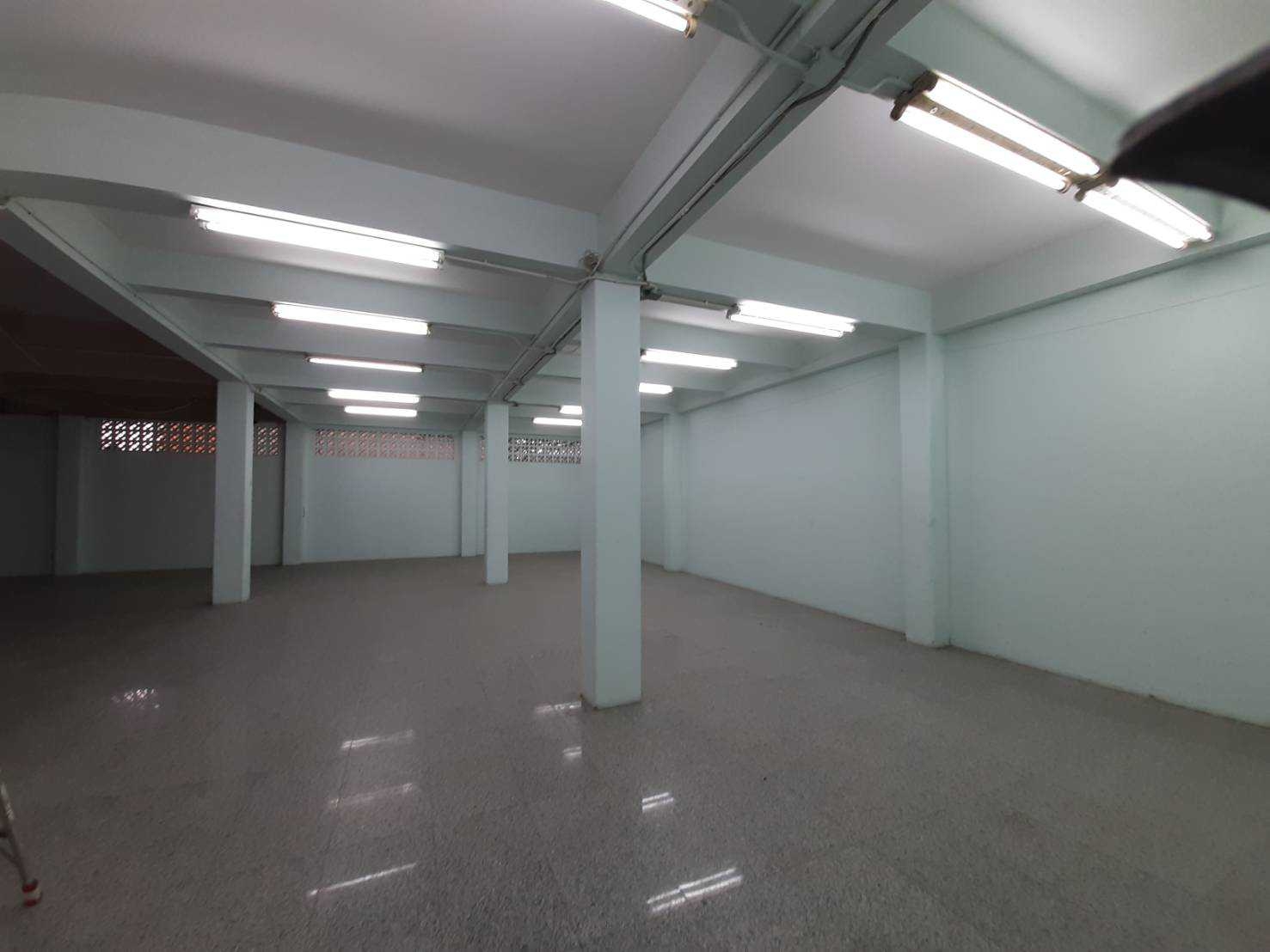 LTH3013 – Commercial Building FOR RENT in Silom area size 1,500 Sq.M. Nearby BTS Sala Daeng station ONLY 550k/Month