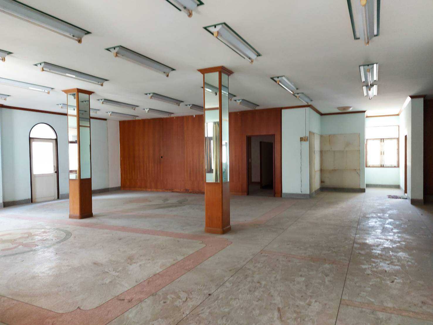 LTH3013 – Commercial Building FOR RENT in Silom area size 1,500 Sq.M. Nearby BTS Sala Daeng station ONLY 550k/Month