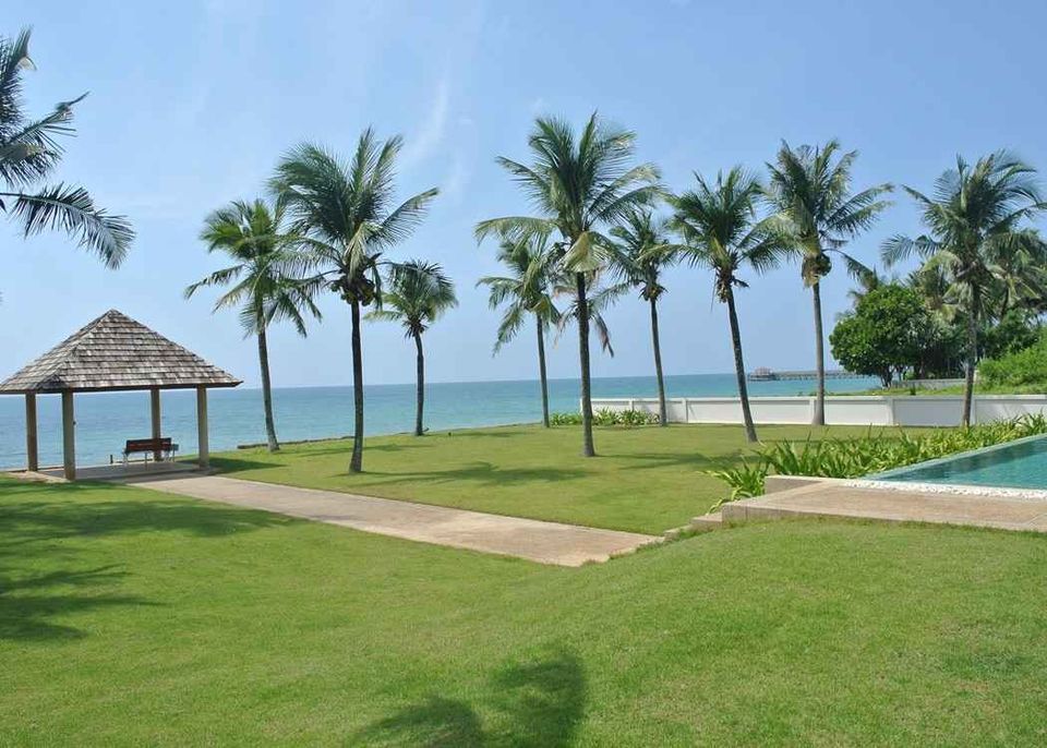 Unique Beach Front Living (ID: NA-002)