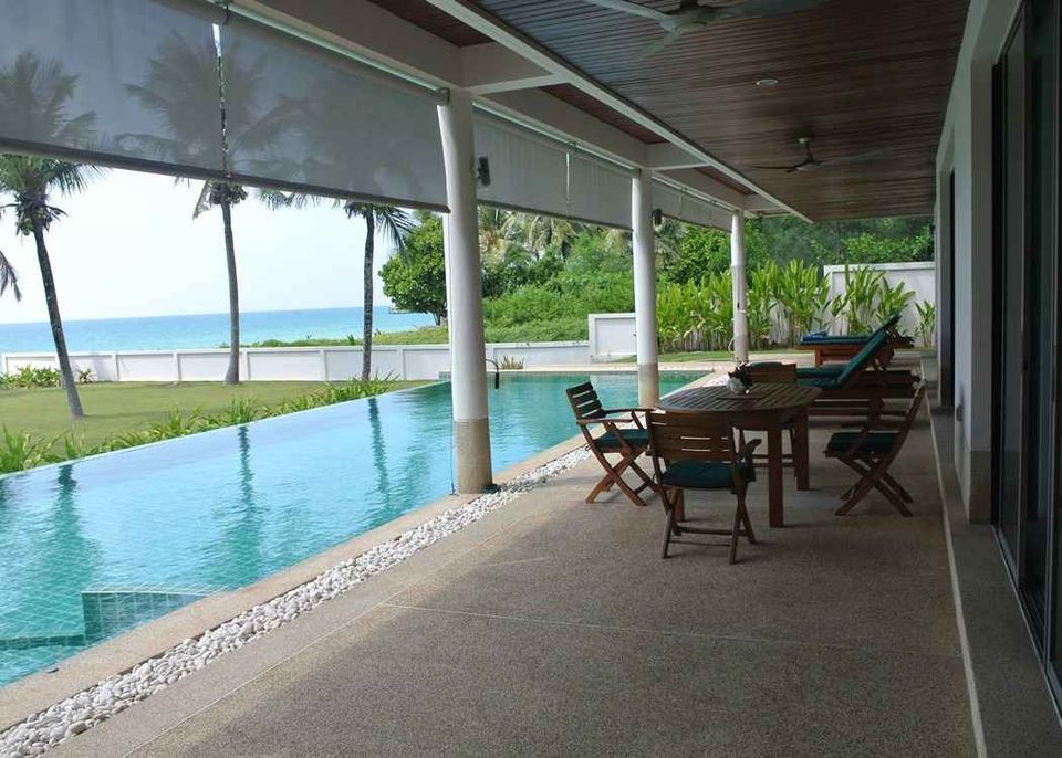 Unique Beach Front Living (ID: NA-002)