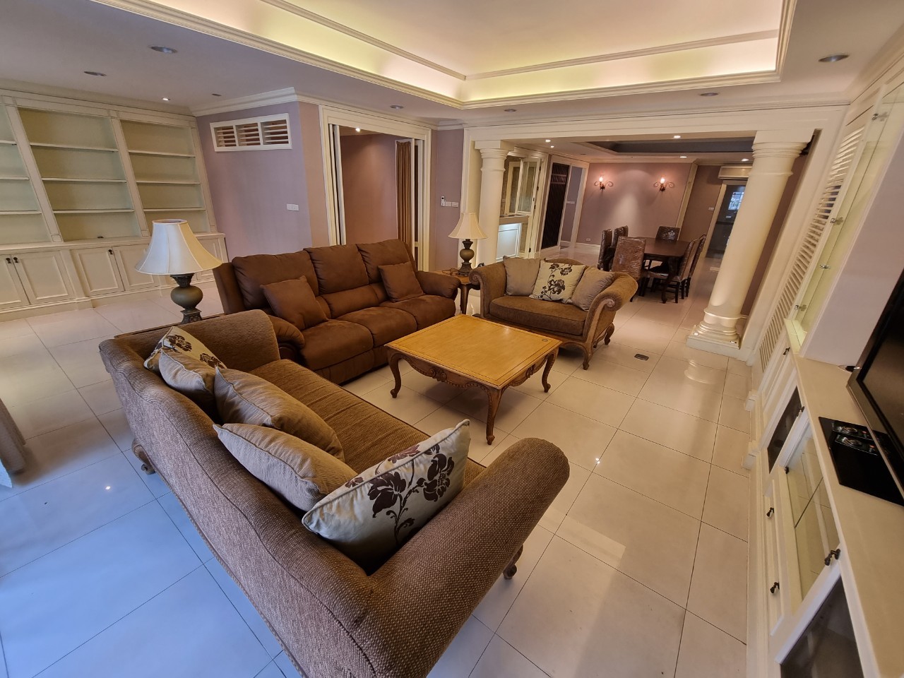 Super deal in Phrompong