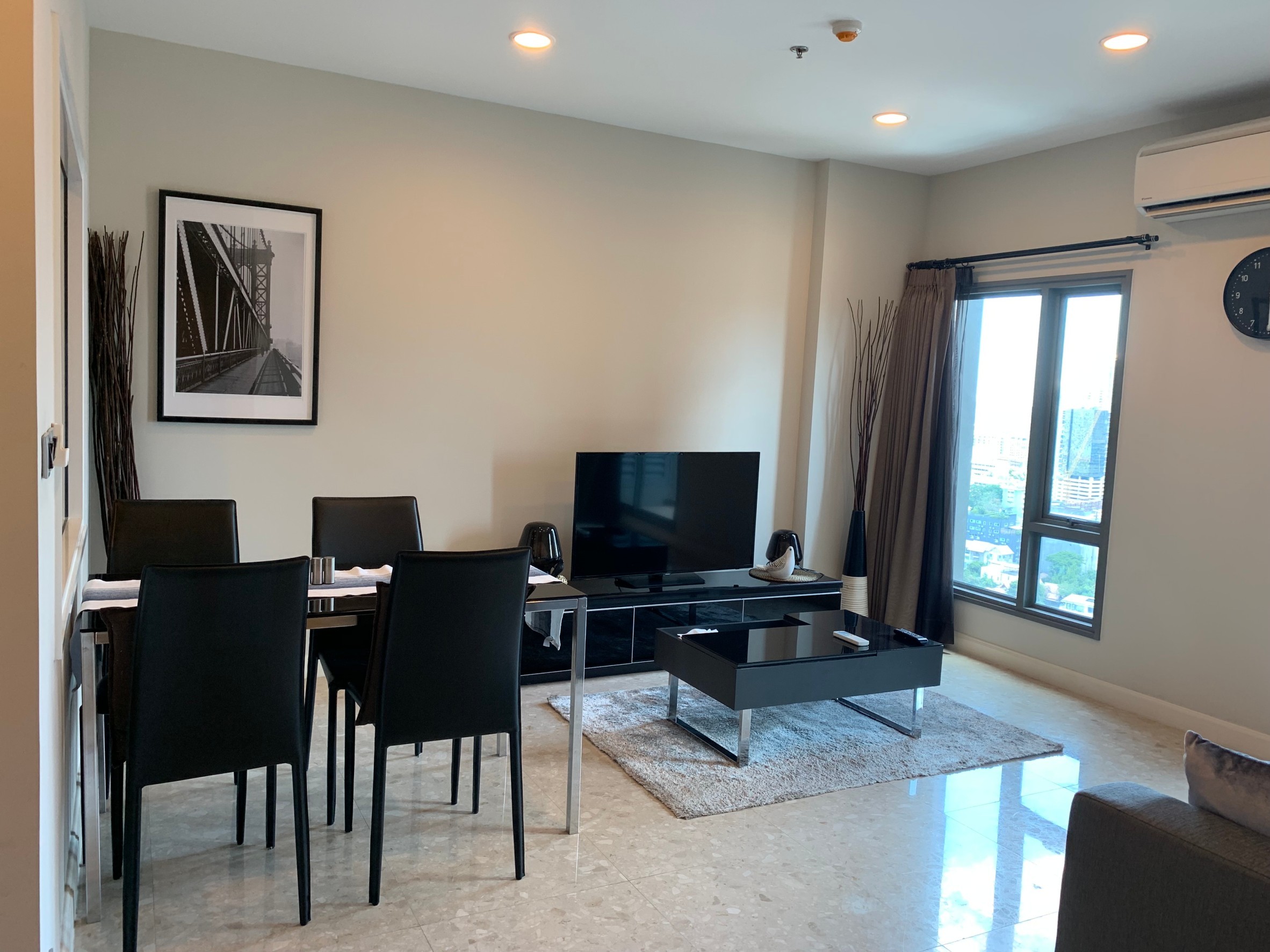 LTH3581 – The Crest Sukhumvit 34 FOR RENT 2 Beds 2 Baths size 70 SQ.M. Nearby BTS Thonglor station ONLY 55k/Month