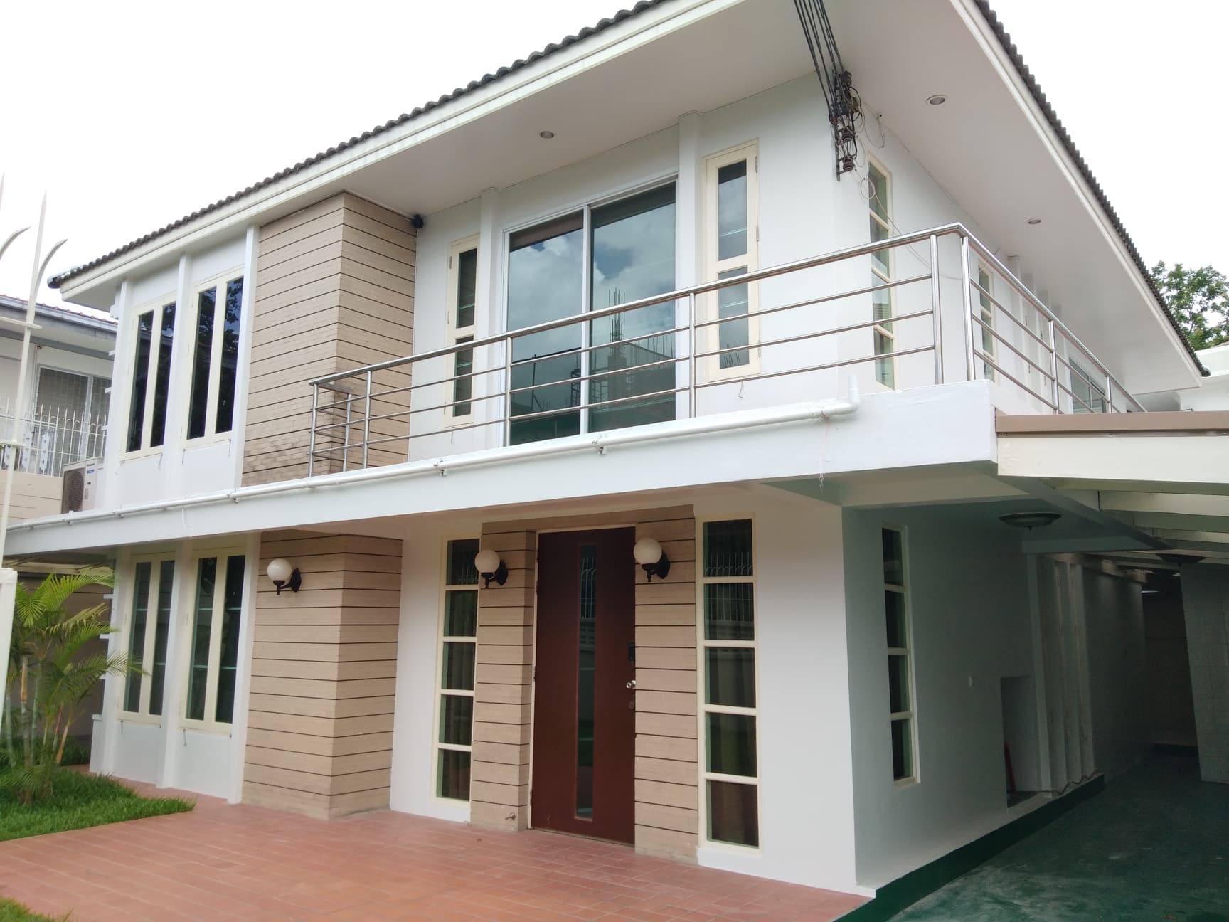 House in Ekamai