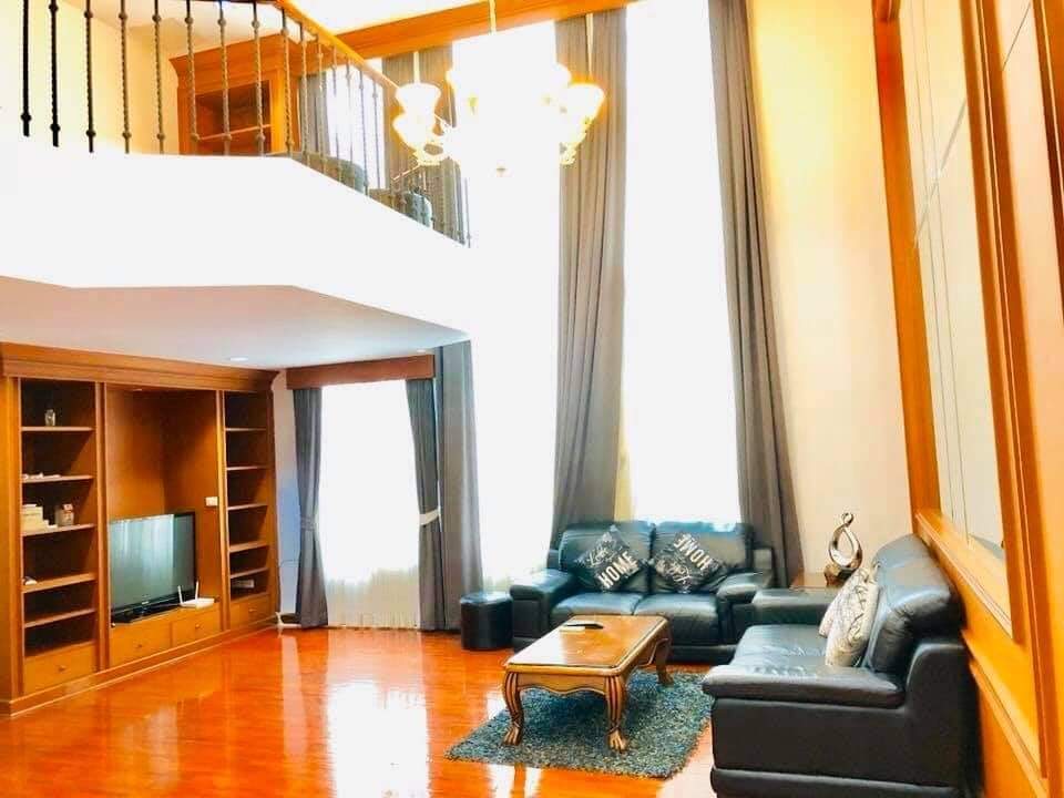 Townhouse in Compound Thonglor