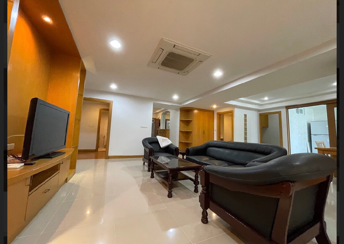 Royal Castle Sukhumvit 39