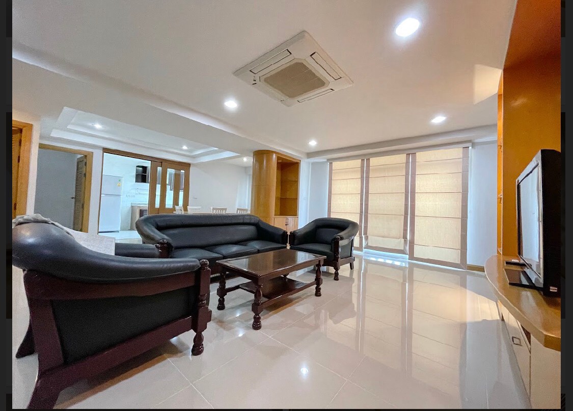 Royal Castle Sukhumvit 39