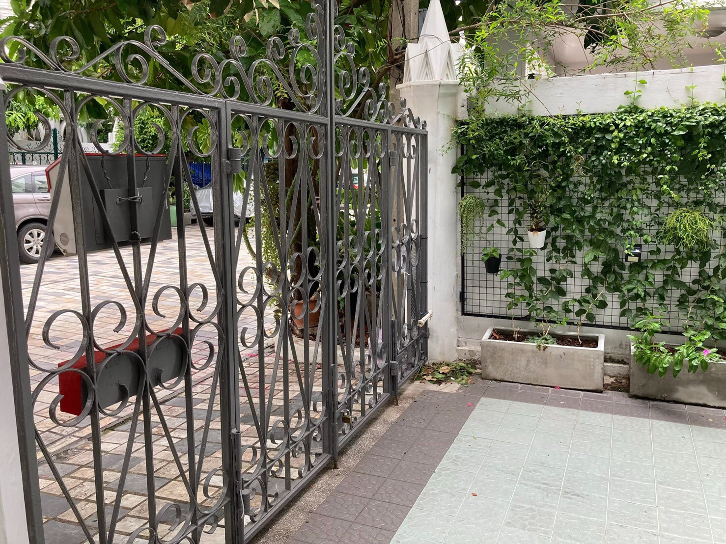 LTH3748 – House FOR RENT in Sathorn 4 beds 4 baths size 240 Sq.M. Nearby BTS Chong Nonsi station ONLY 60k/Month