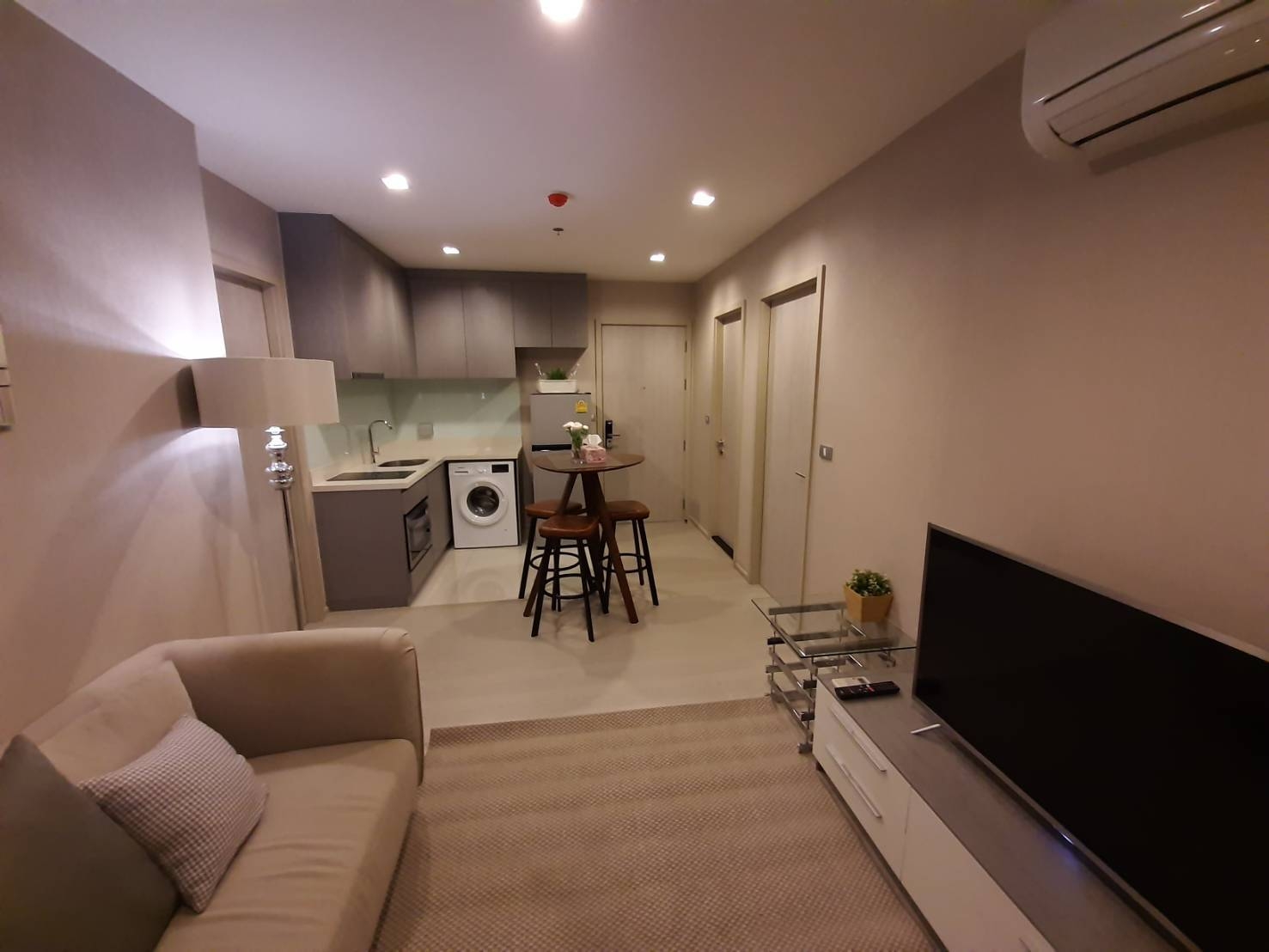 LTH3764 – Rhythm Sukhumvit 36-38 FOR RENT 2 beds 2 baths size 55 Sq.M. Nearby BTS Thonglor station ONLY 38k/ month