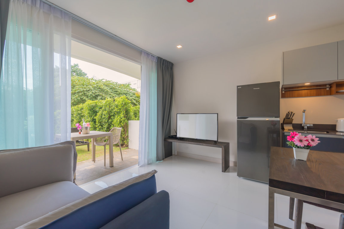 Studio Condominium with terrace in Karon beach