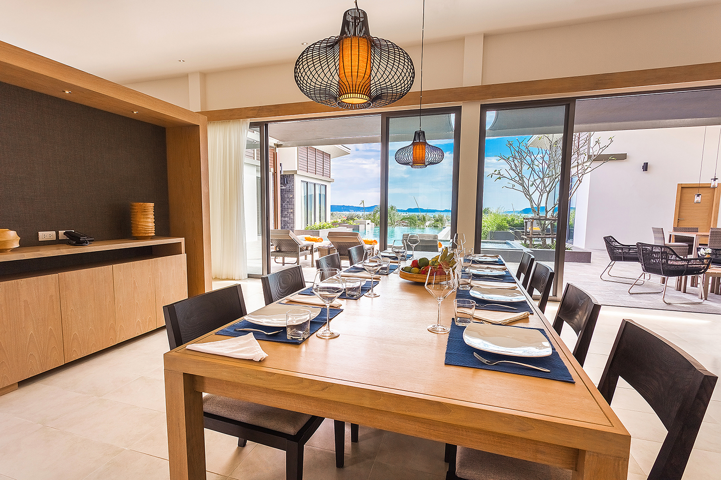 Modern 6 bedroom villa for rent