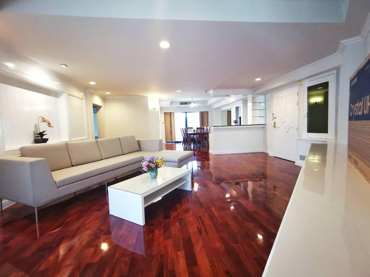 LTH3805 – Pet-Friendly Apartment FOR RENT in Asoke area 3 beds size 250 Sq.M. Nearby BTS Asoke station ONLY 65k/Month