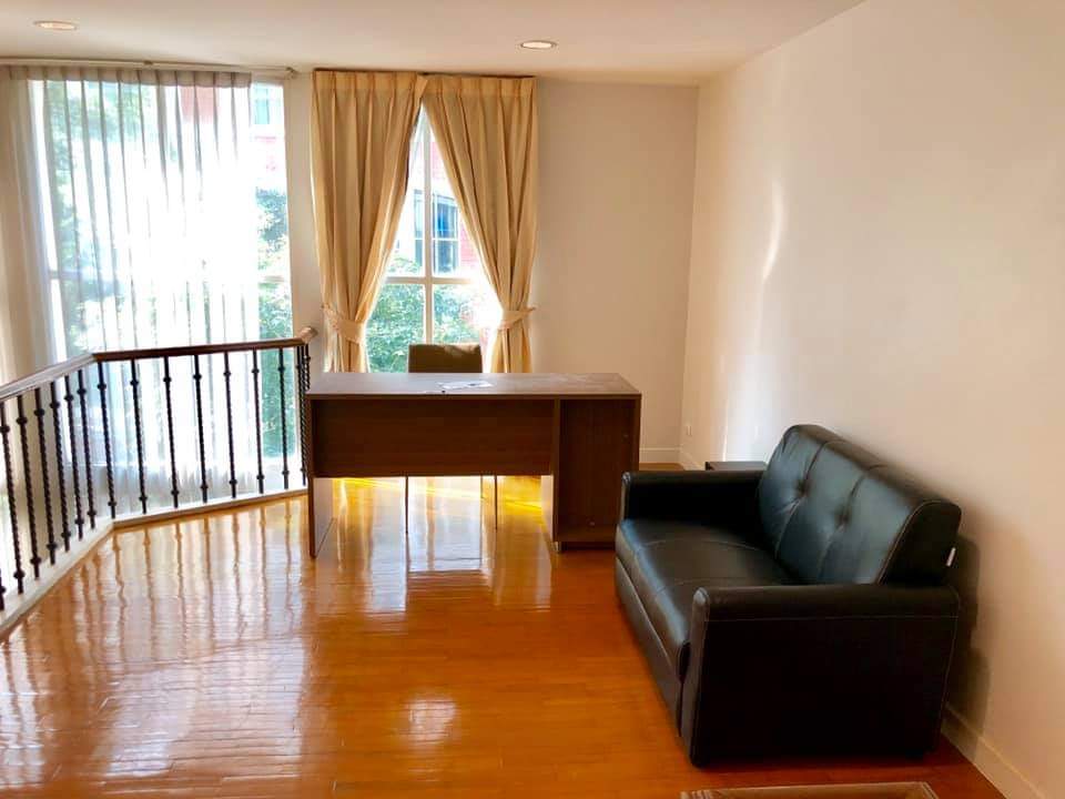Townhouse in Compound Thonglor