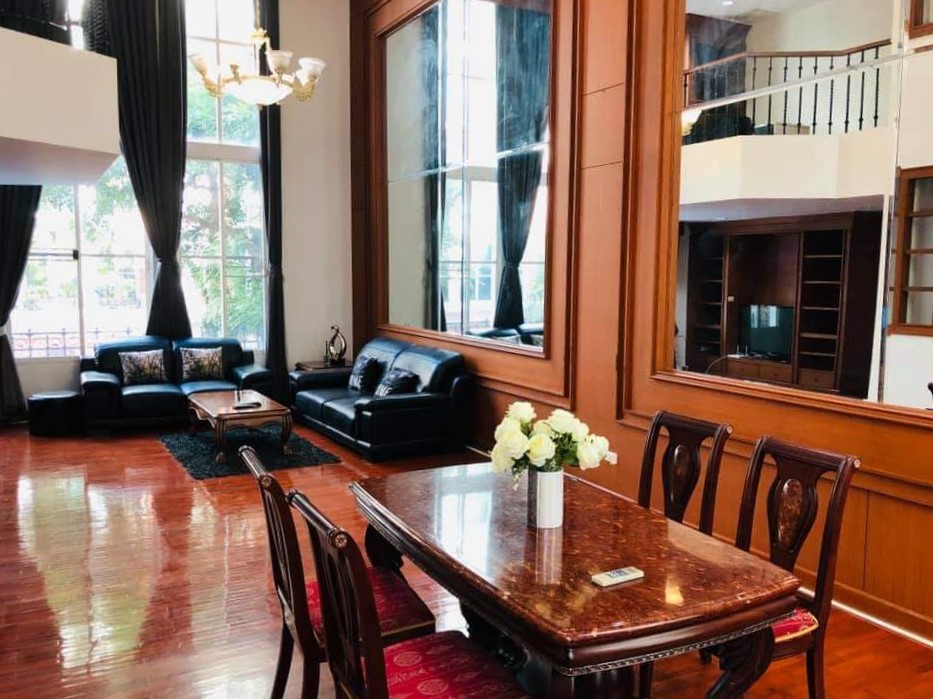 Townhouse in Compound Thonglor