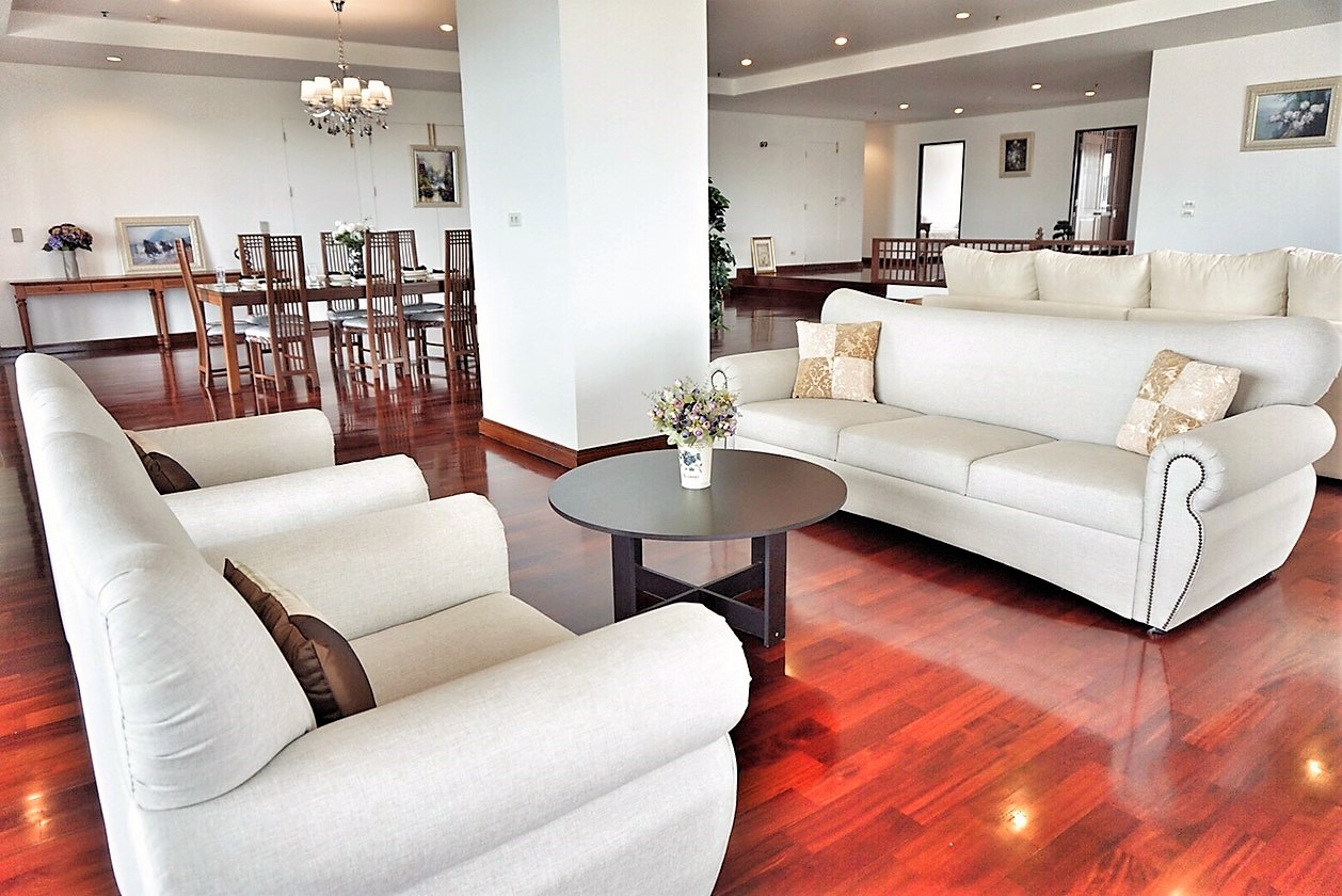 Spacious Apartment in Sathorn