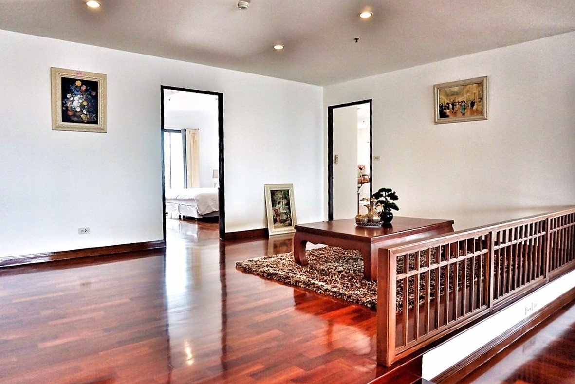 Spacious Apartment in Sathorn
