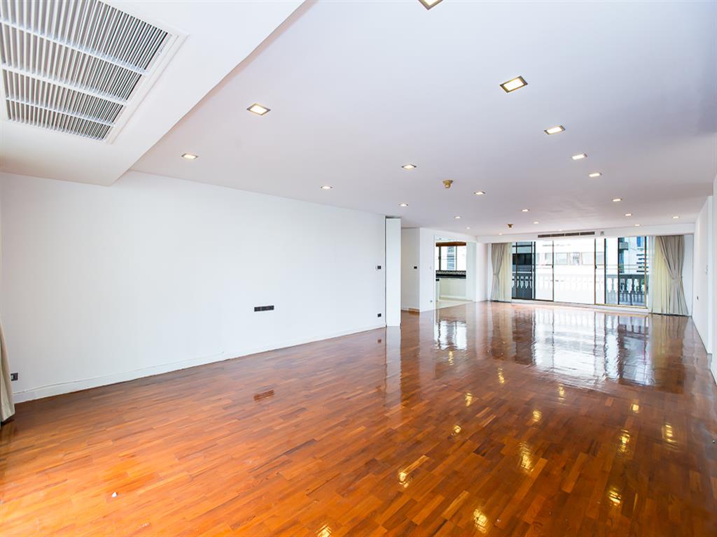 Apartment in Asoke