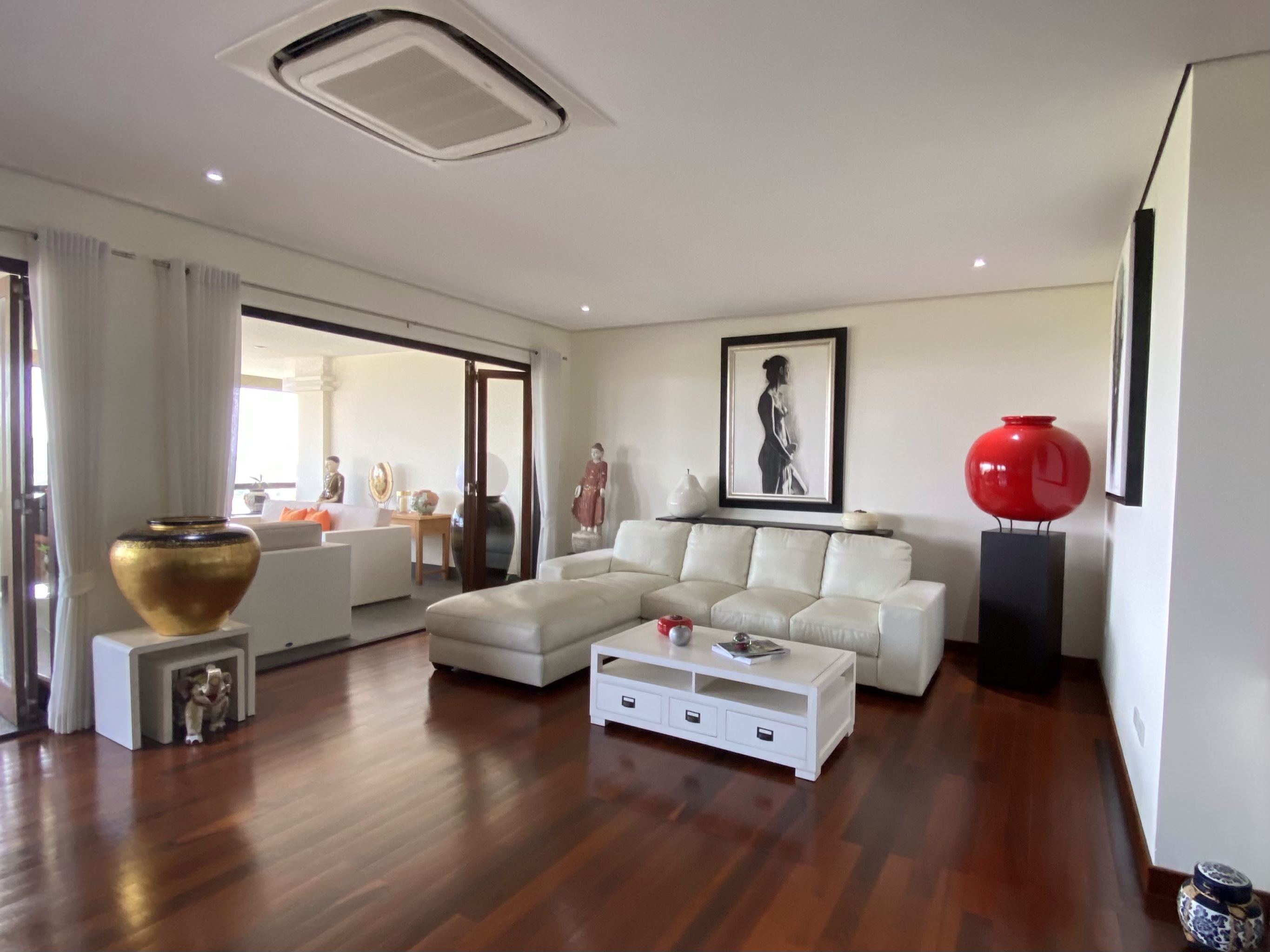 Upscale condominium just minutes from downtown