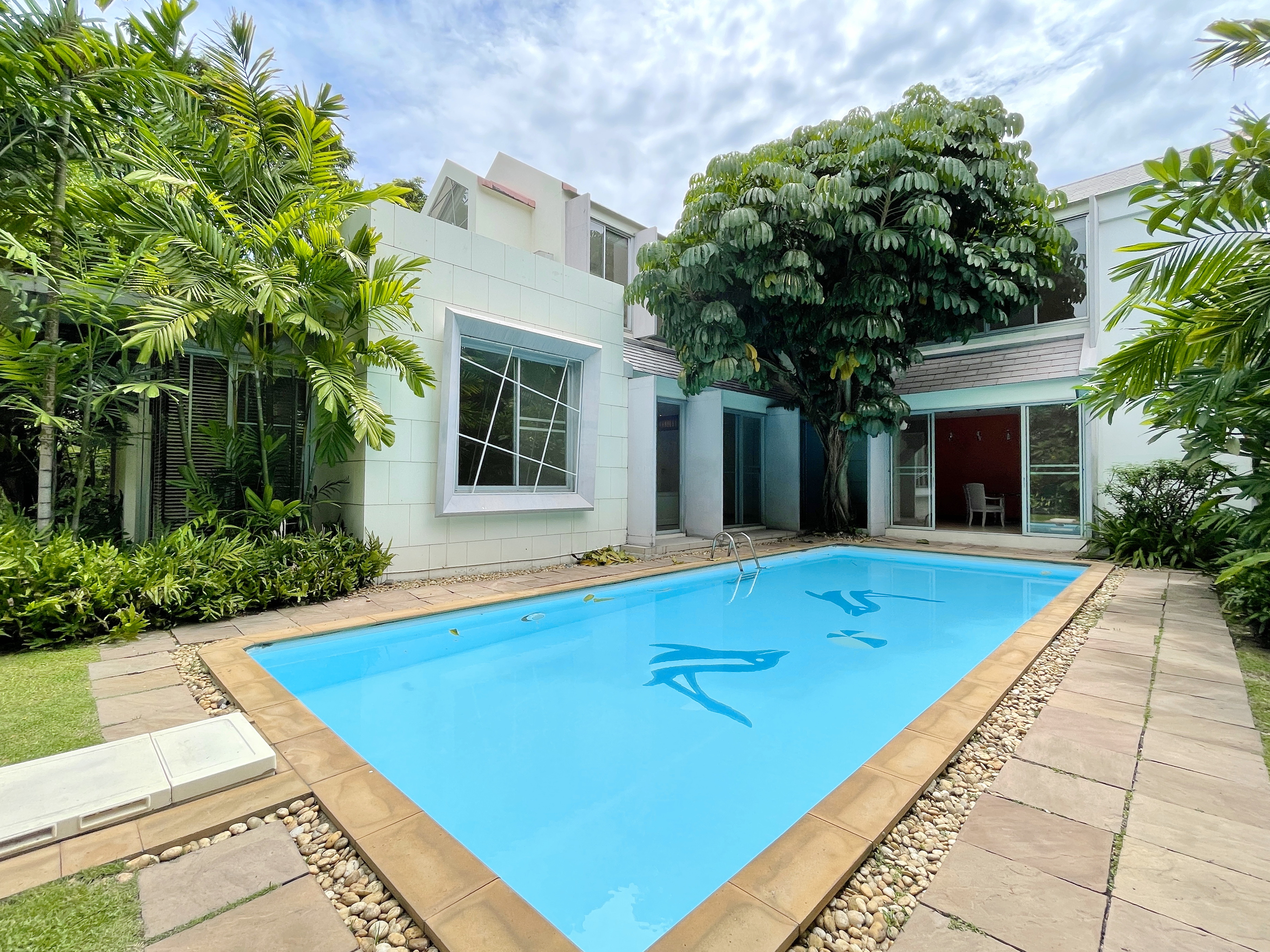 Single House with Pool + Big garden on Rama9-Petchaburi for rent 170,000 THB