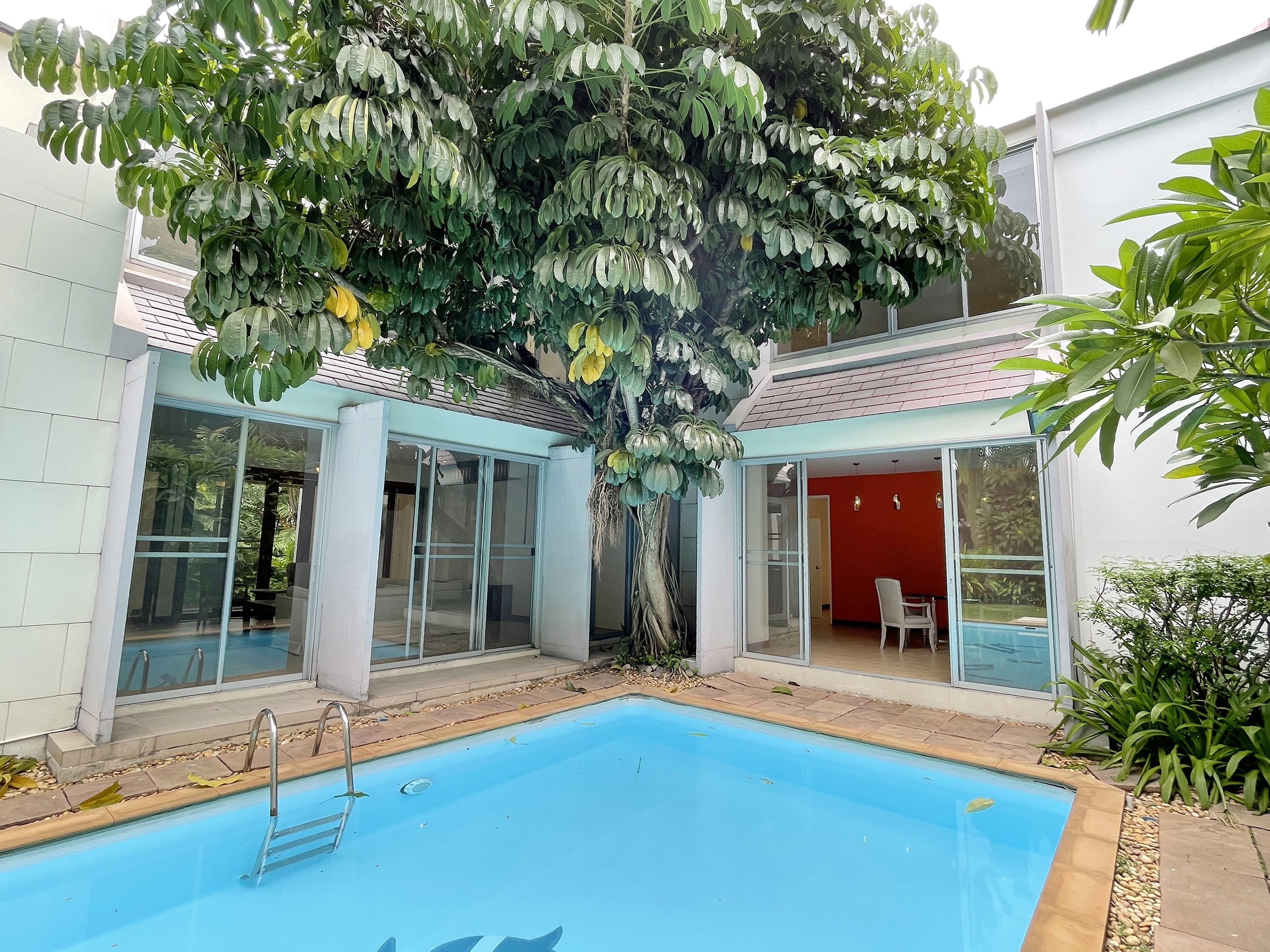 Single House with Pool + Big garden on Rama9-Petchaburi for rent 170,000 THB