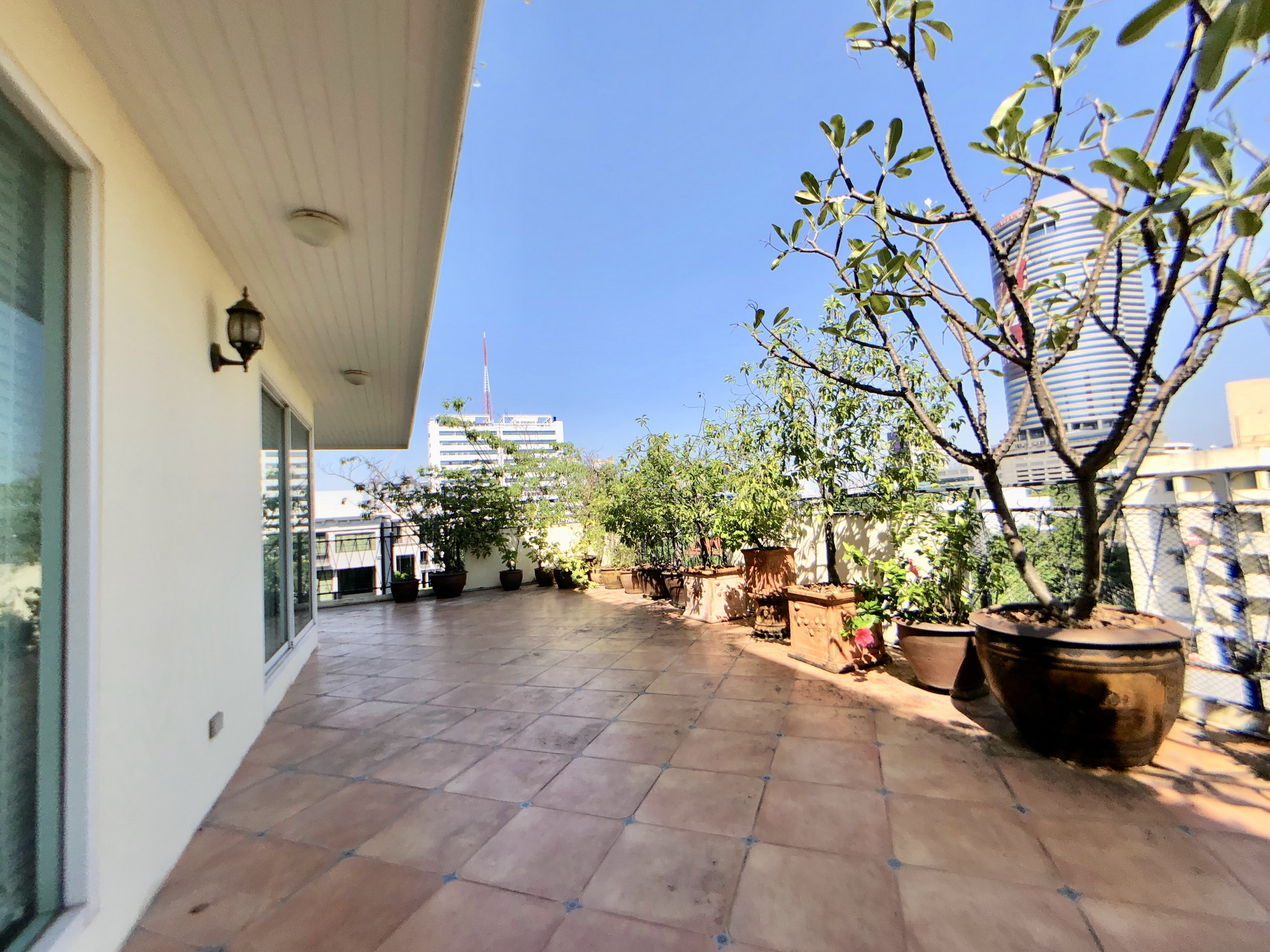 Penthouse Apartment Pet Friendly! Sukhumvit 31 Phompong -For rent 2beds 320sqm. 60,000 THB per month