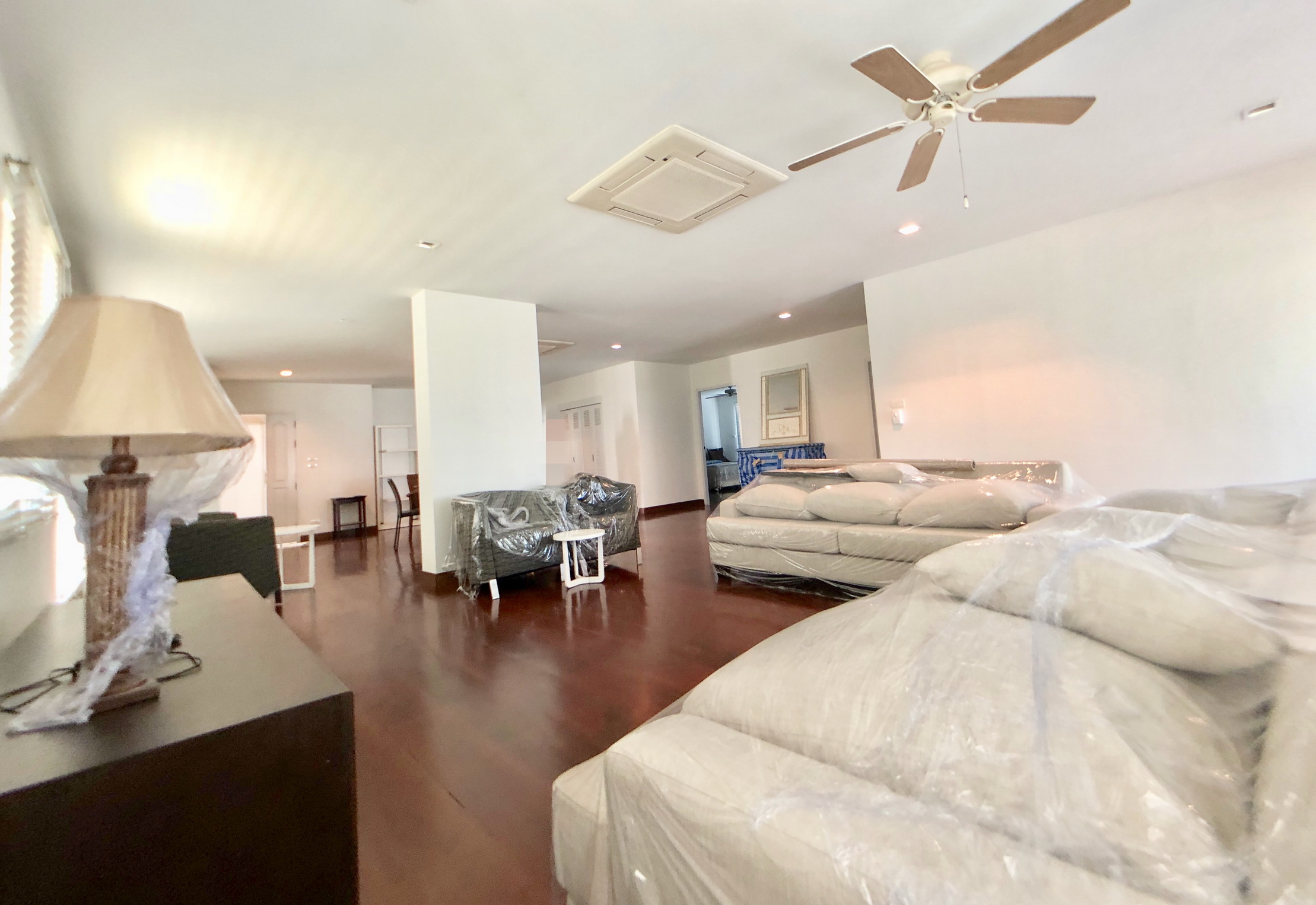 Penthouse Apartment Pet Friendly! Sukhumvit 31 Phompong -For rent 2beds 320sqm. 60,000 THB per month