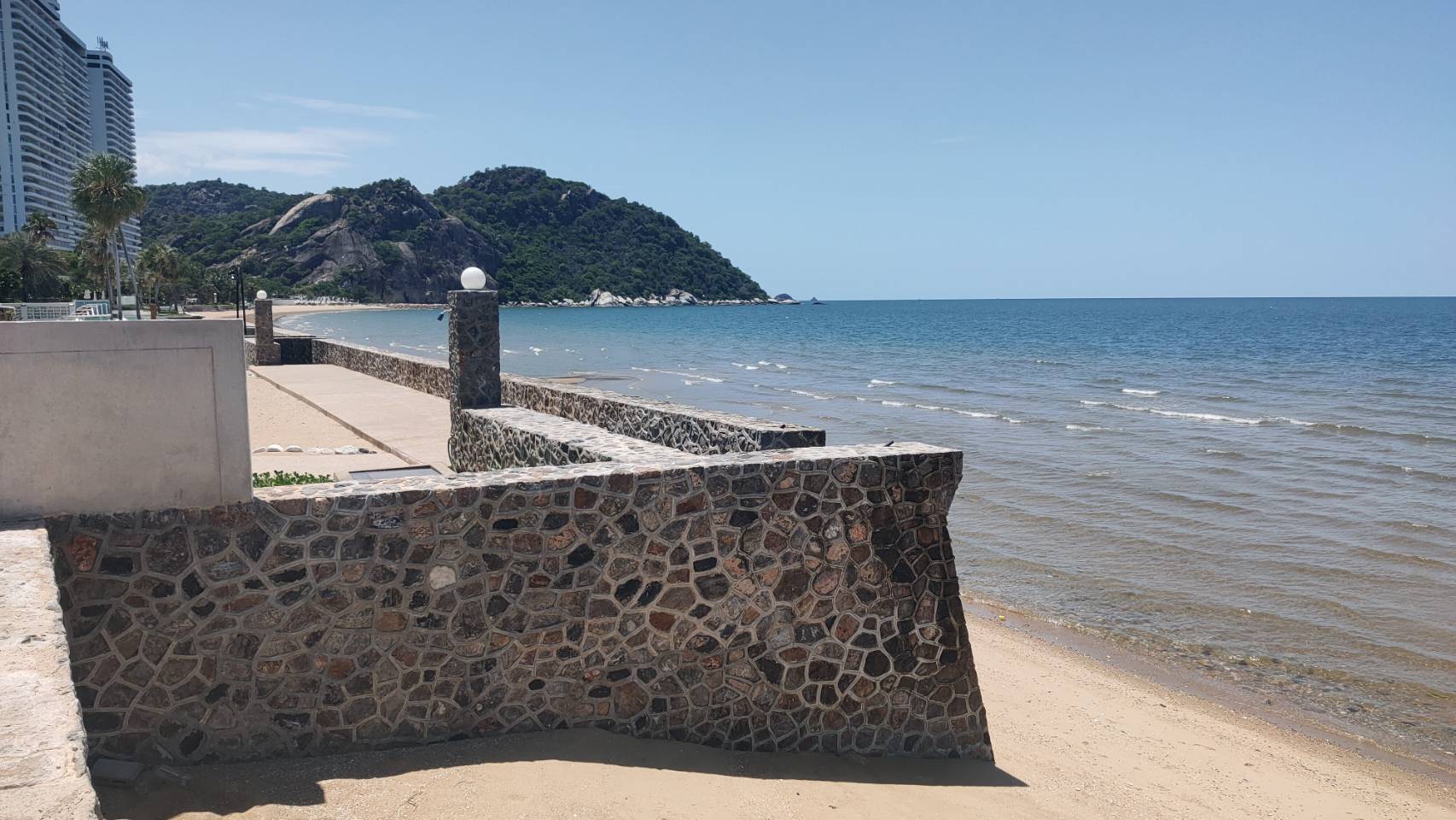 4 rai 1 ngan 88 sqwah. Land close to ocean Pranburi