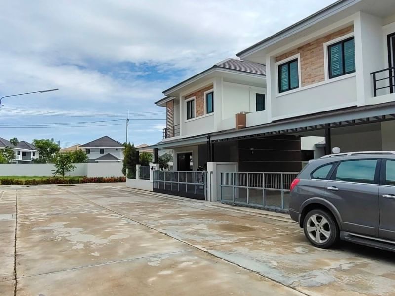 House for sale in new condition, Mueang Chon Buri - Samet District.