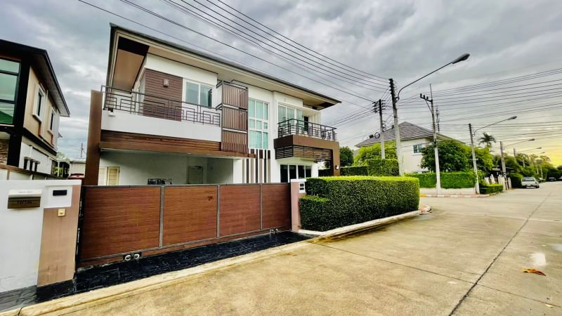 2 storey house on Sukhumvit road. Bang Lamung - Pattaya