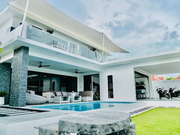 Luxury Pool Villa House Modern style Pattaya