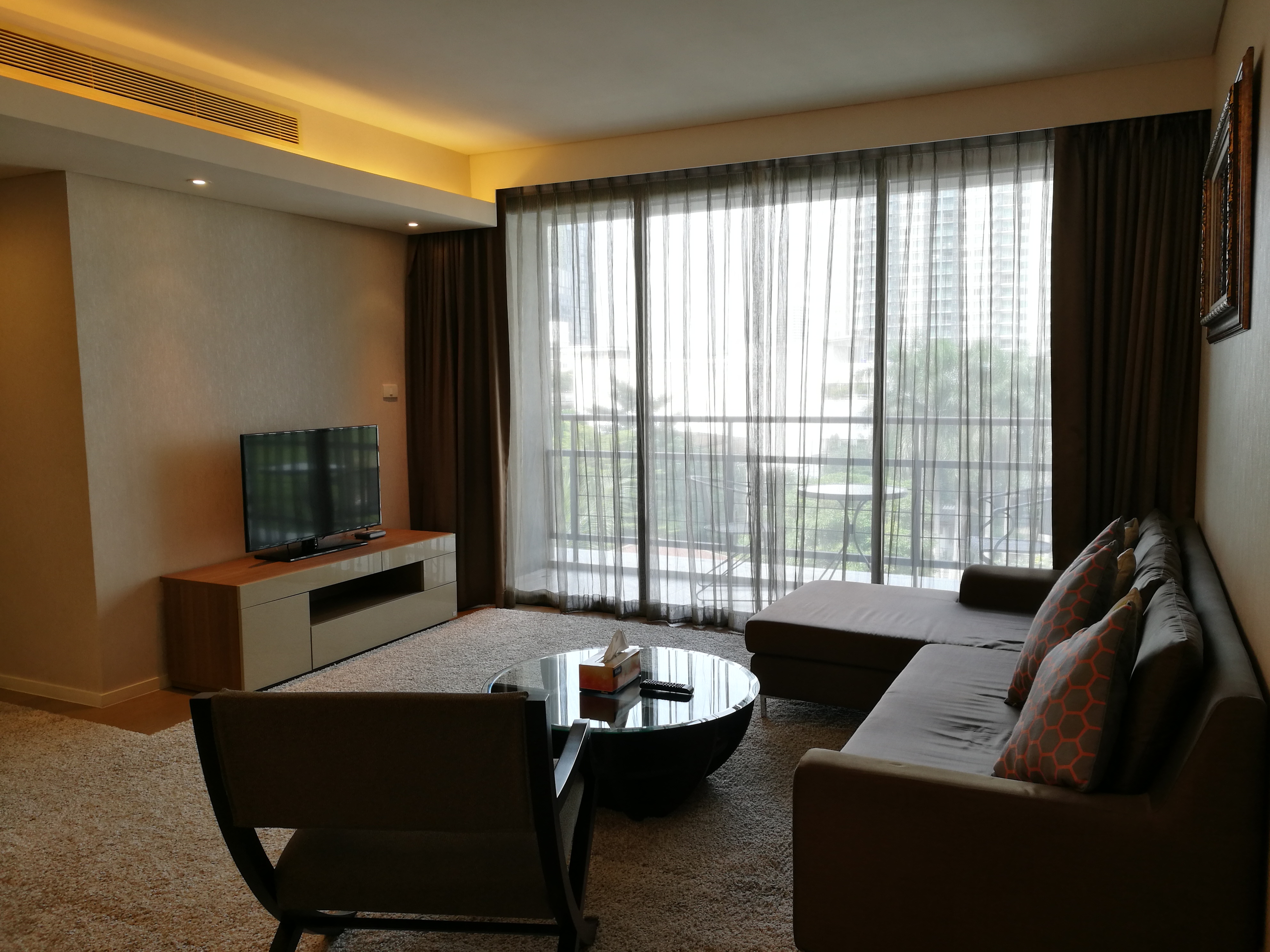 Mode Sukhumvit 61 2 Bedroom Unit For Rent (Located Between Thong Lor And Ekamai BTS)