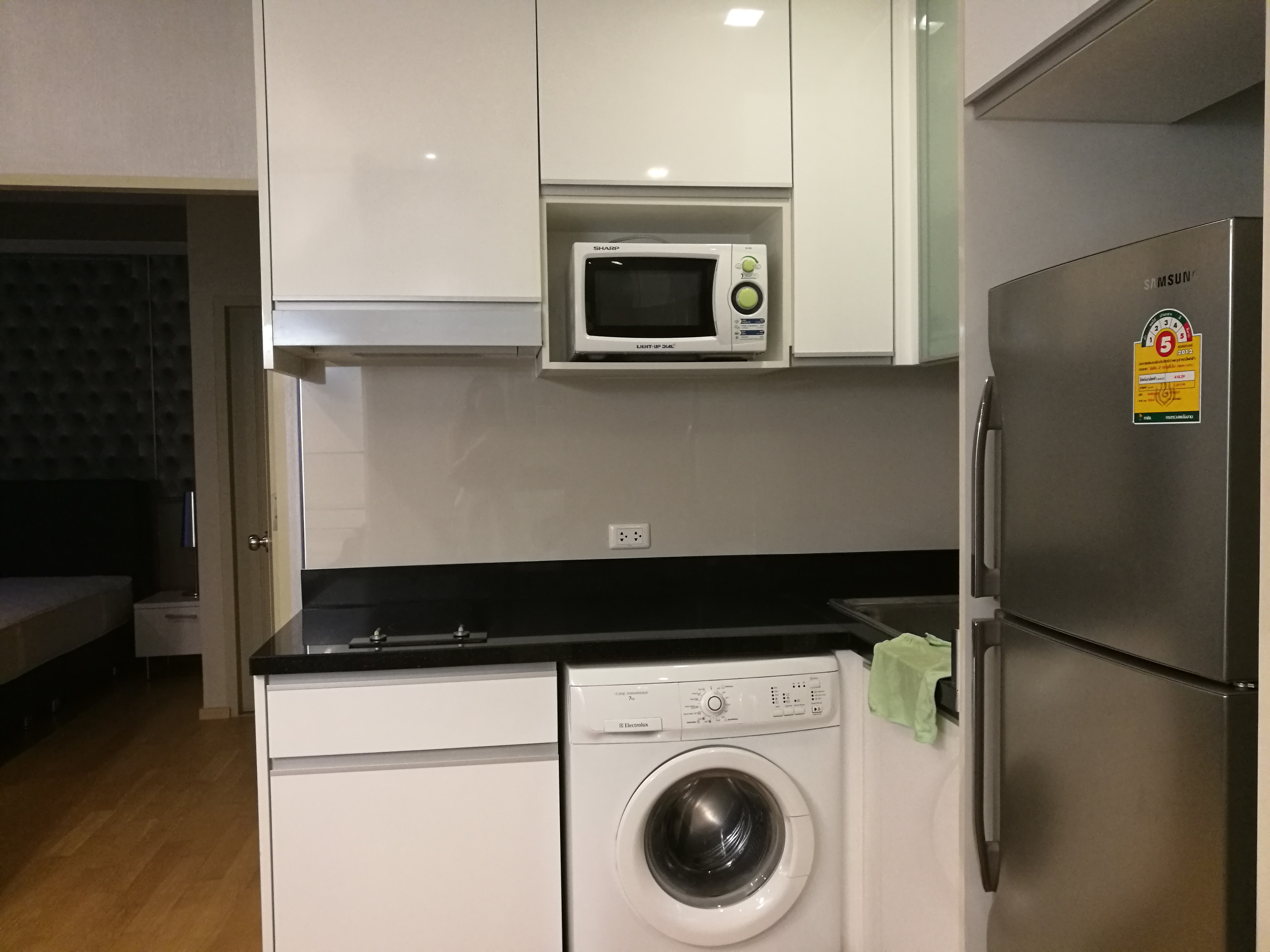 Noble Reveal 1 Bedroom Unit For Rent (Near Ekamai BTS)