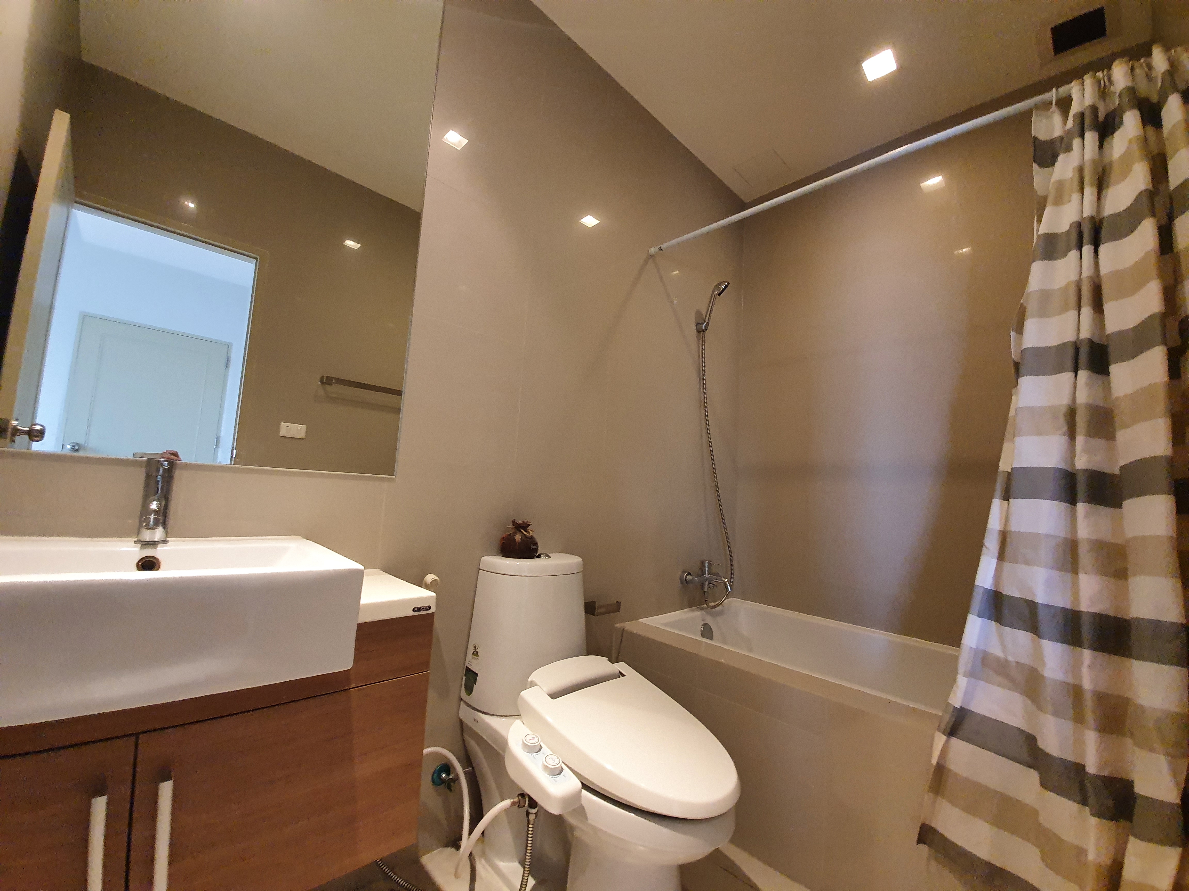 Noble Reveal 1 Bedroom Unit For Rent (Near Ekamai BTS)