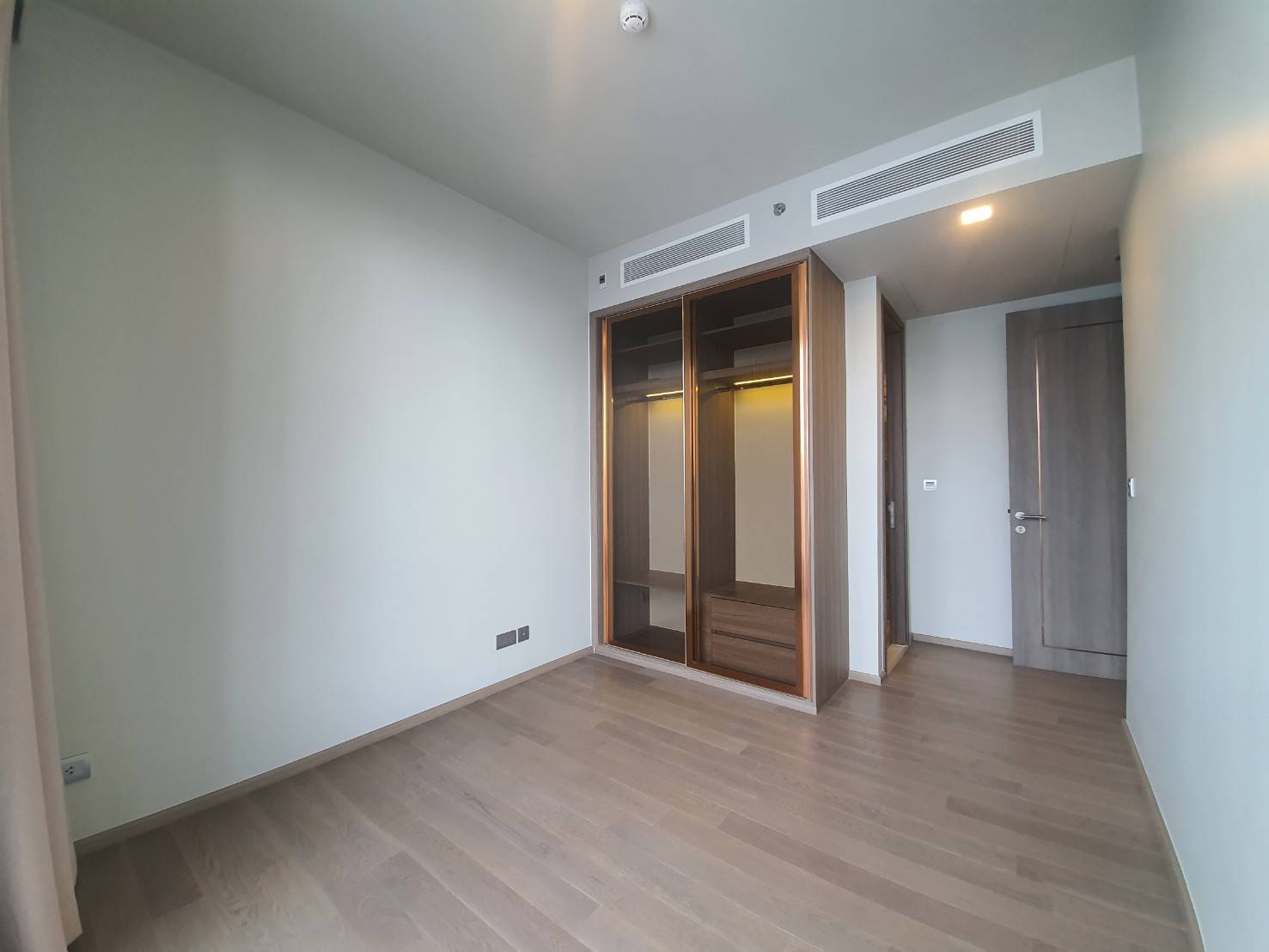 Celes Asoke - Just 150 Meters from MRT Sukhumvit & BTS Asoke