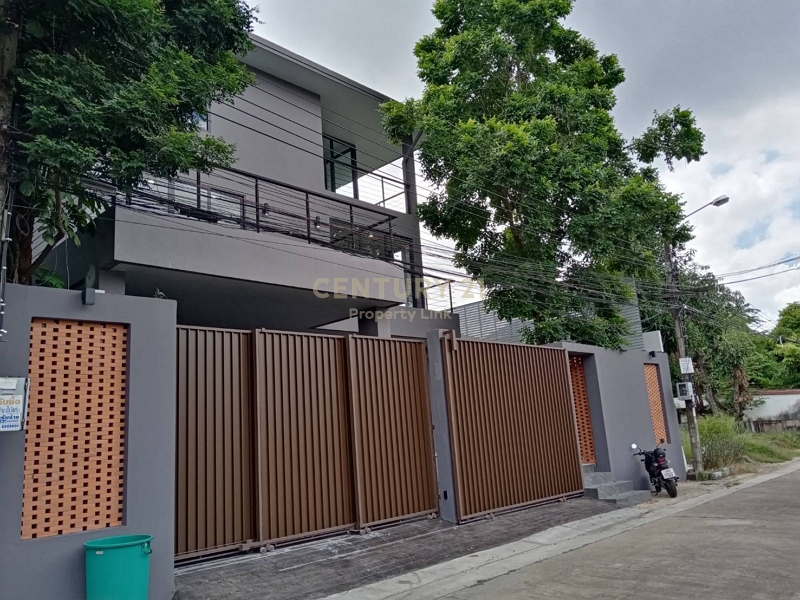Sale with tenant Single house with private pool Sukhumvit 71/48-HH-64123.