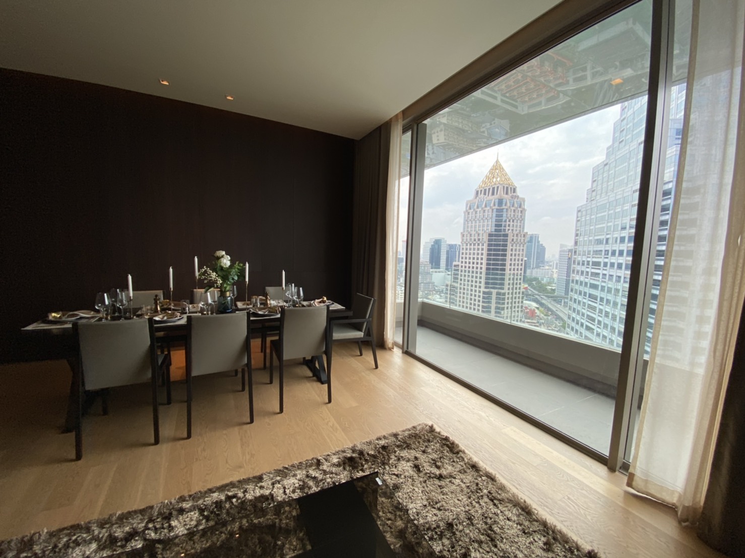 Luxurious 2 Bedroom Unit On High Floor for RENT @ Saladaeng One