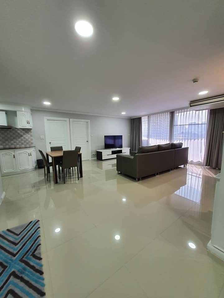 Renovated 2 Bedroom Unit For RENT & SALE @ Supalai Place Sukhumvit 39