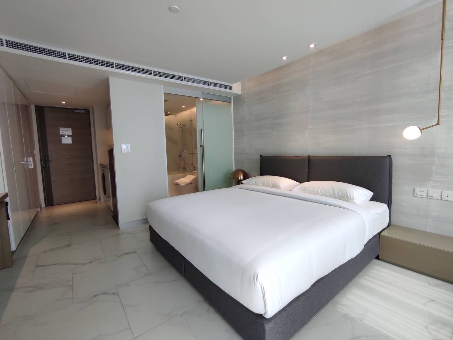 Ashley Hotel - Deluxe Studio King or Twin Bed (28sqm)