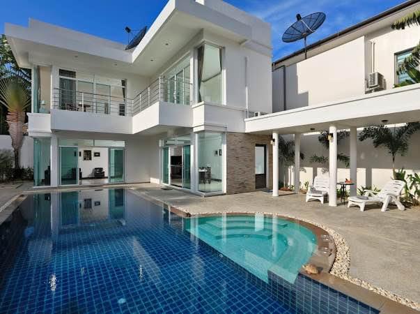 3 Bedrooms Pool Villa Naiharn