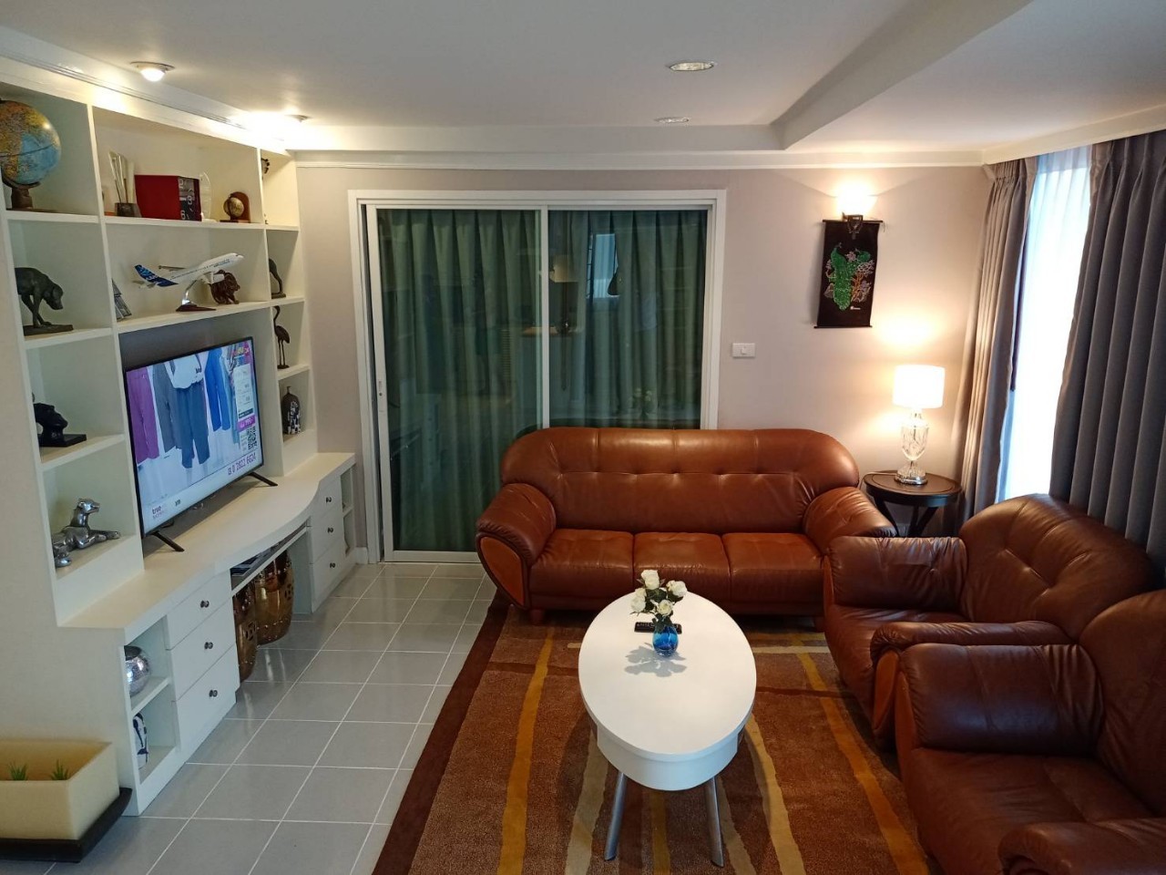 Renovated 2 Bedroom Unit For RENT & SALE @ Supalai Place Sukhumvit 39
