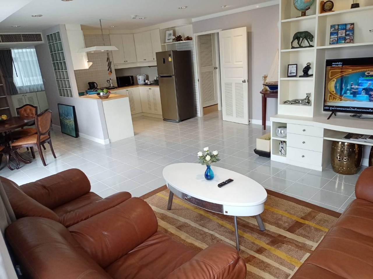 Renovated 2 Bedroom Unit For RENT & SALE @ Supalai Place Sukhumvit 39