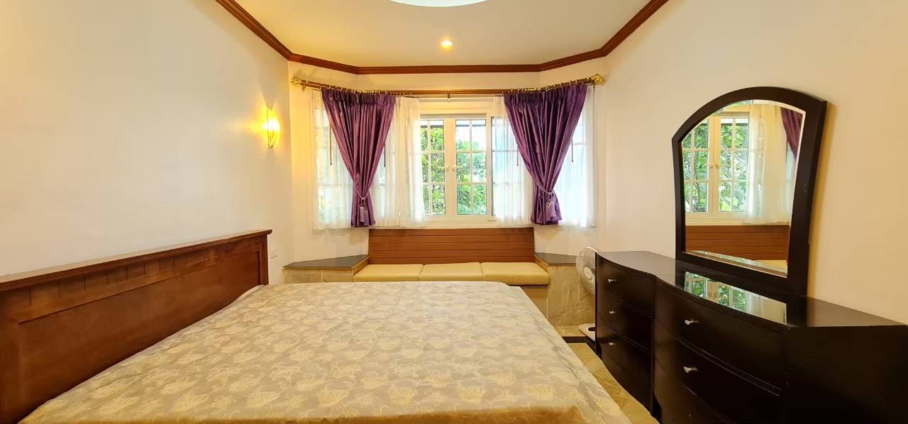 Laguna House for rent with swimming pool